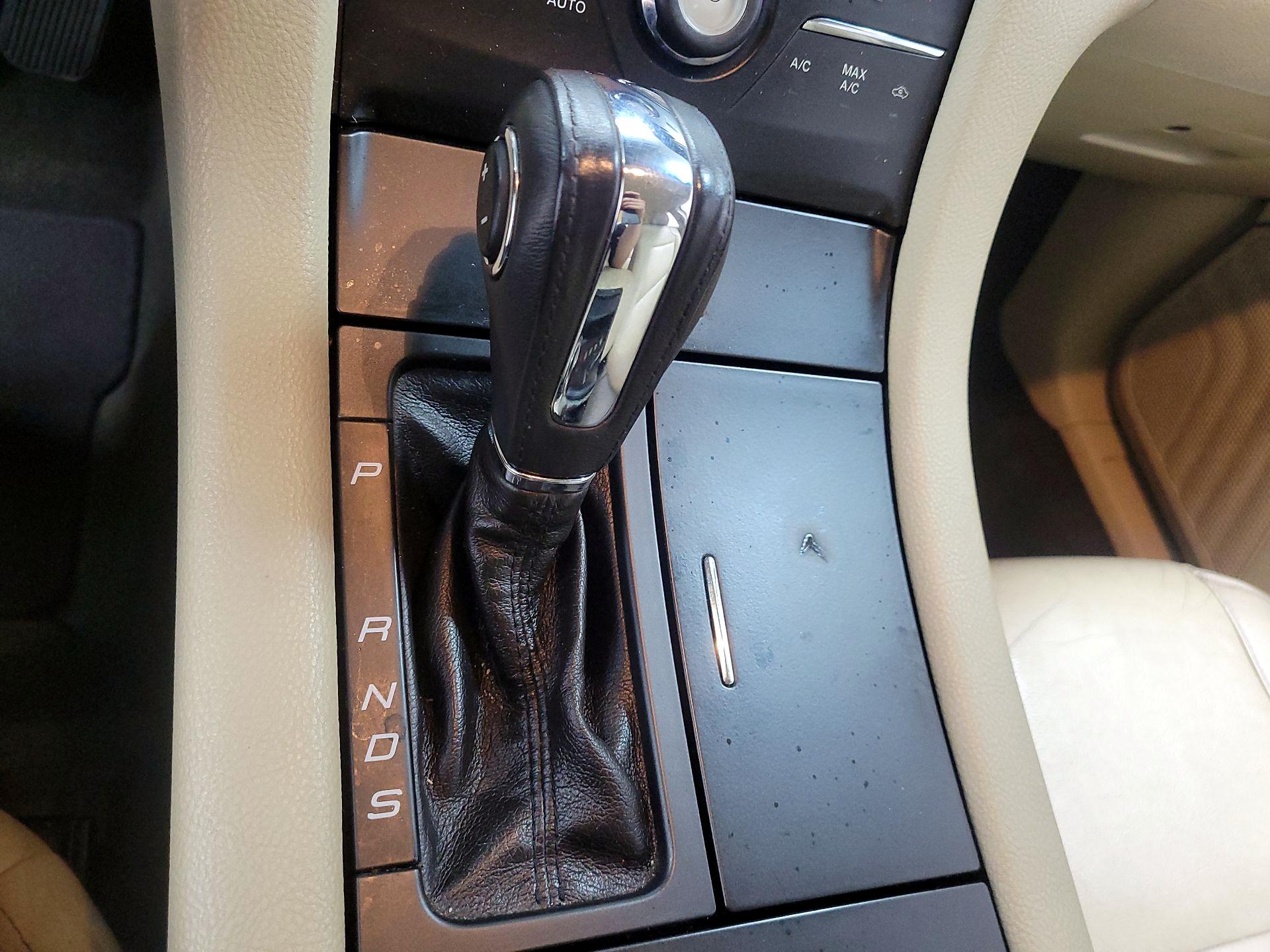 Thumbnail: 2015 Ford Taurus - 16