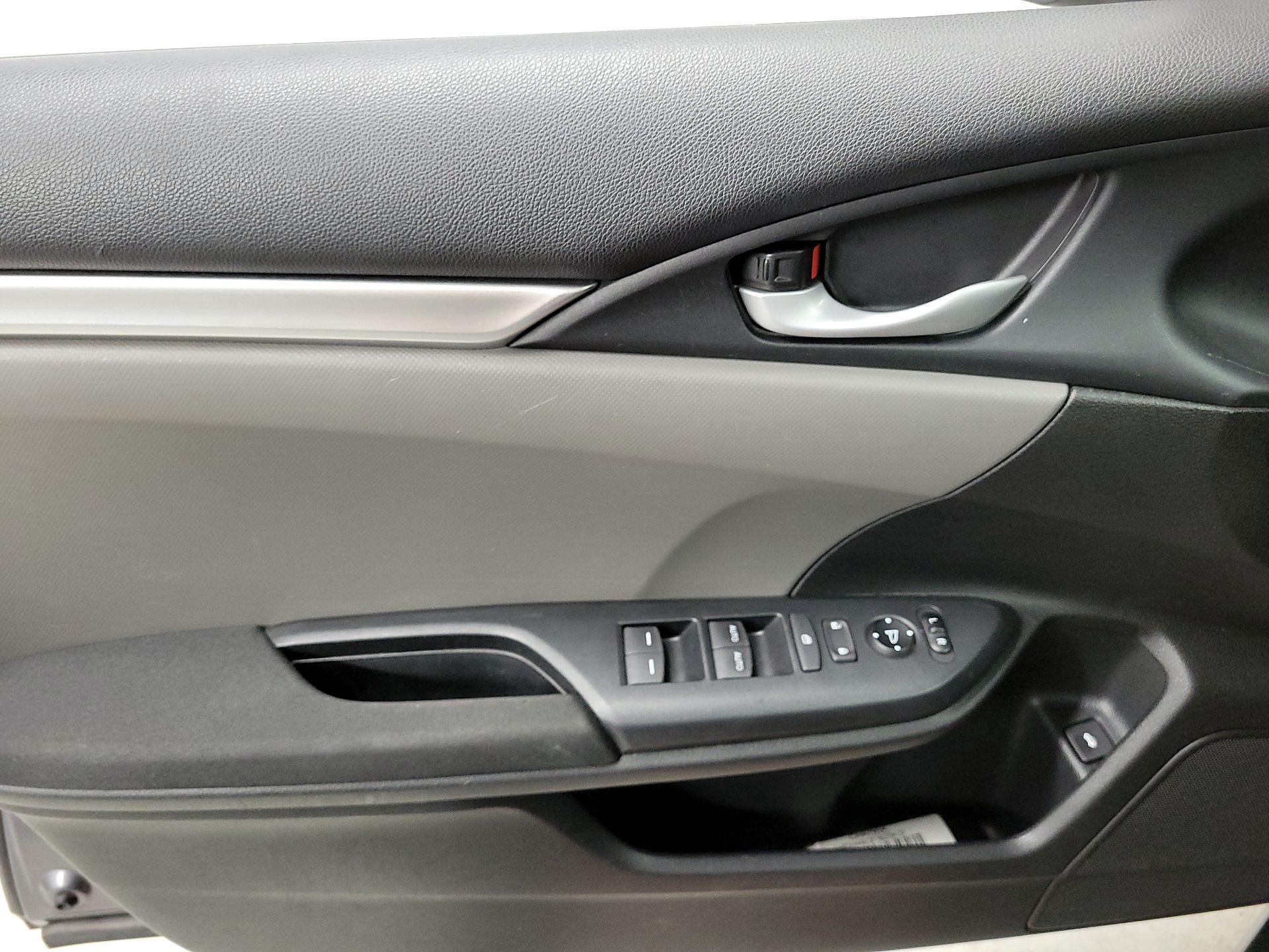 Thumbnail: 2016 Honda Civic - 12