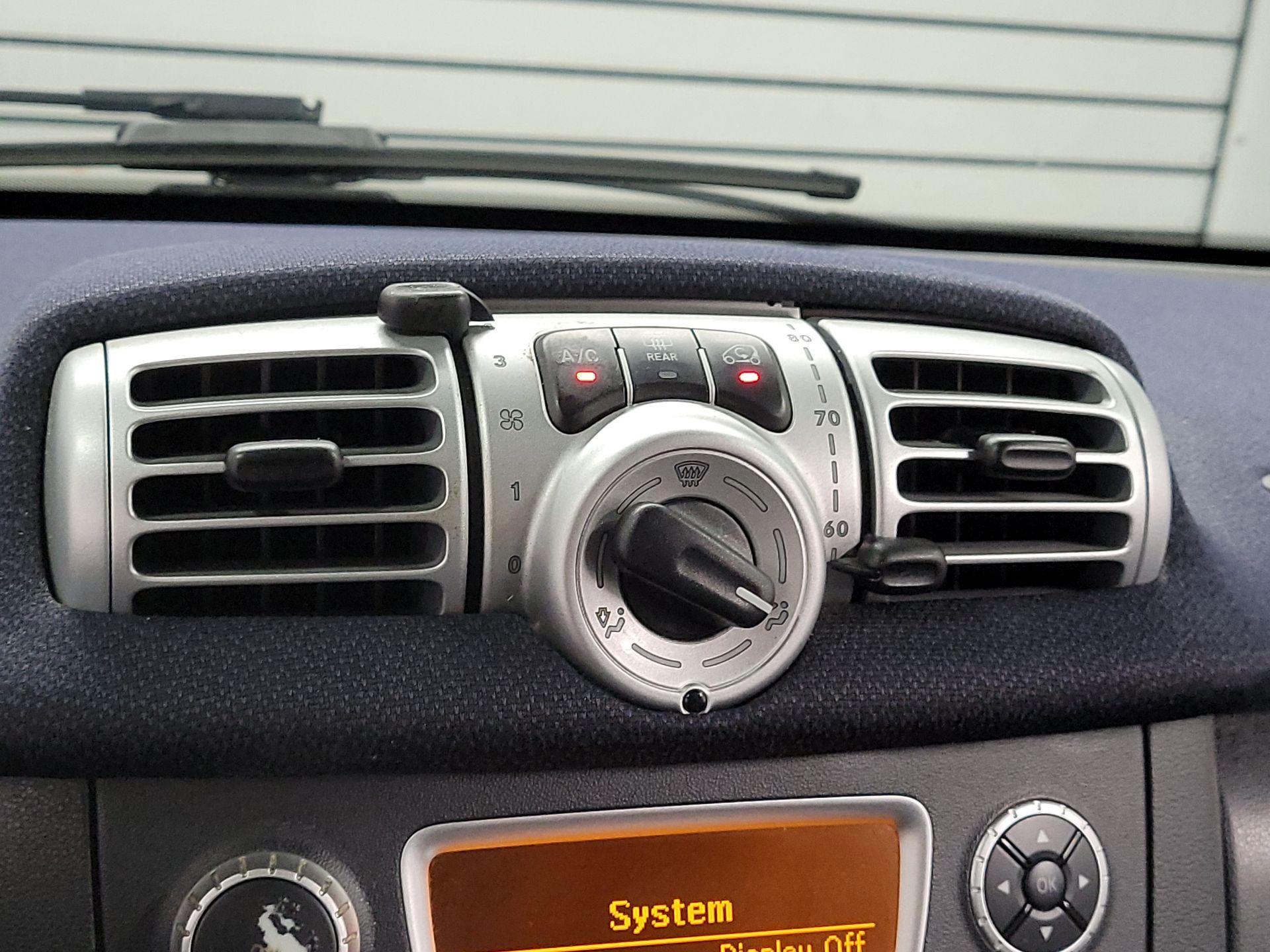 Thumbnail: 2015 smart fortwo - 14
