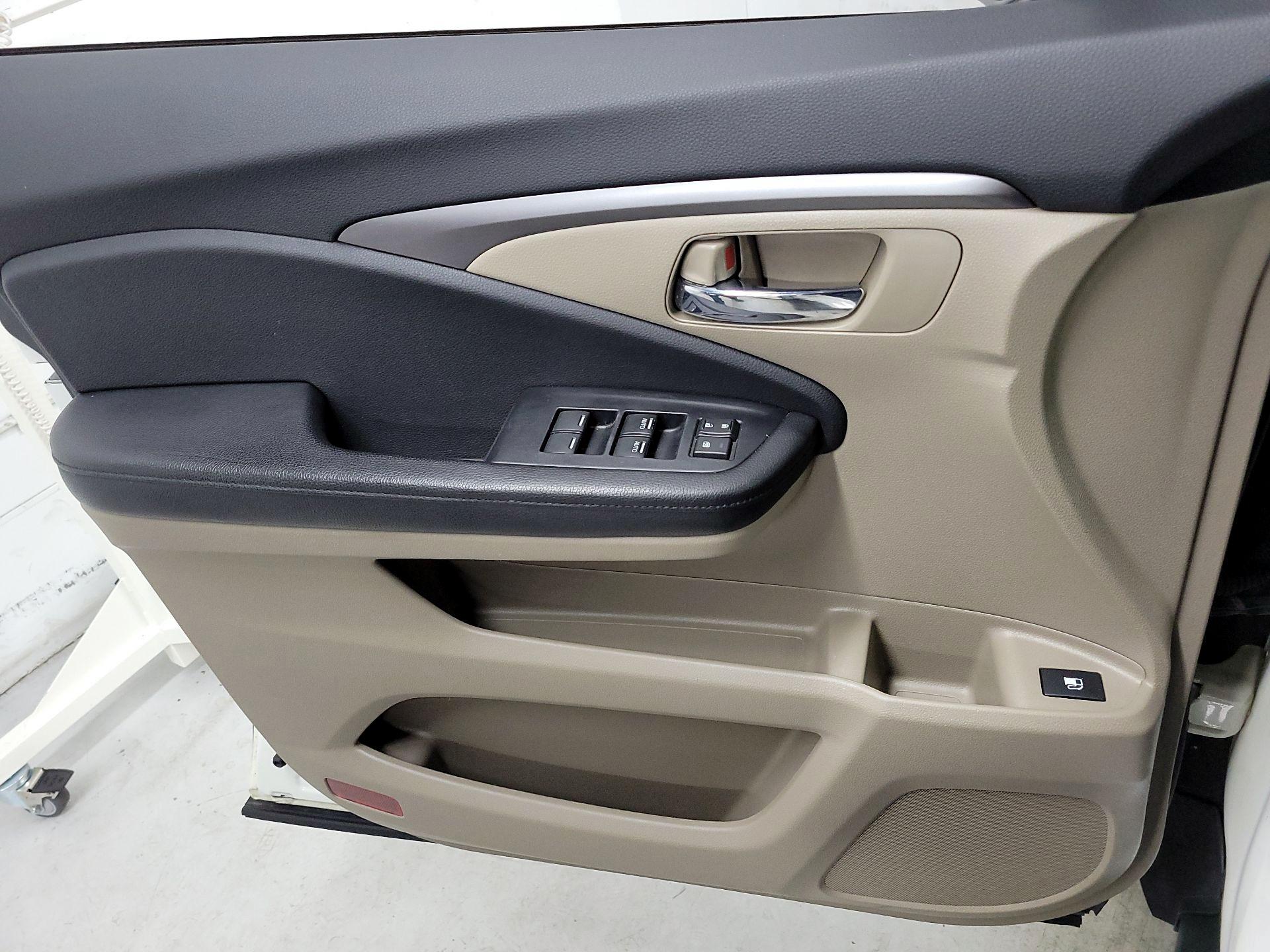 Thumbnail: 2016 Honda Pilot - 12