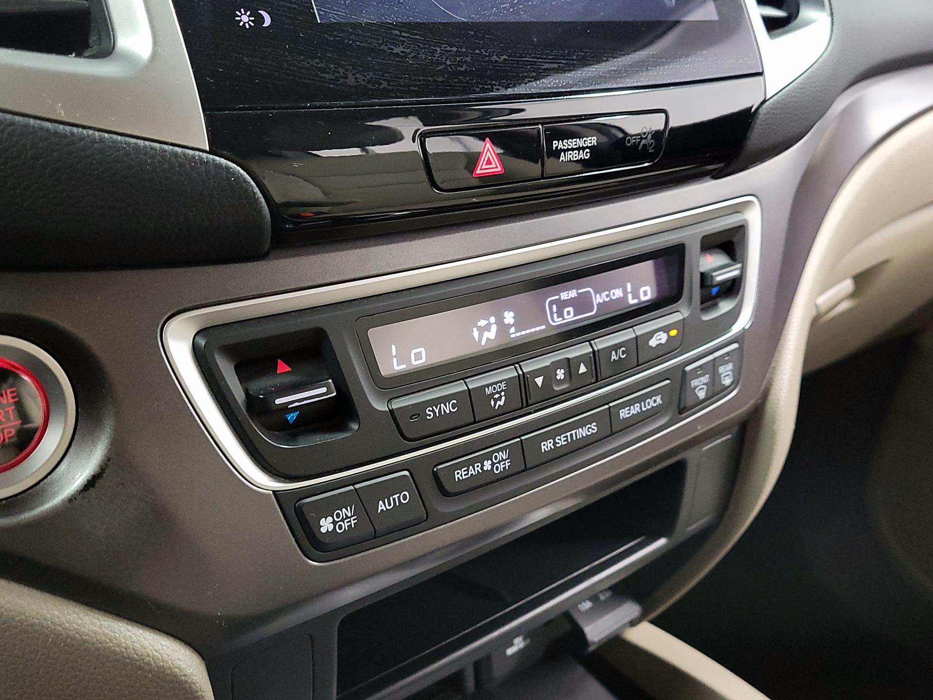 Thumbnail: 2016 Honda Pilot - 16