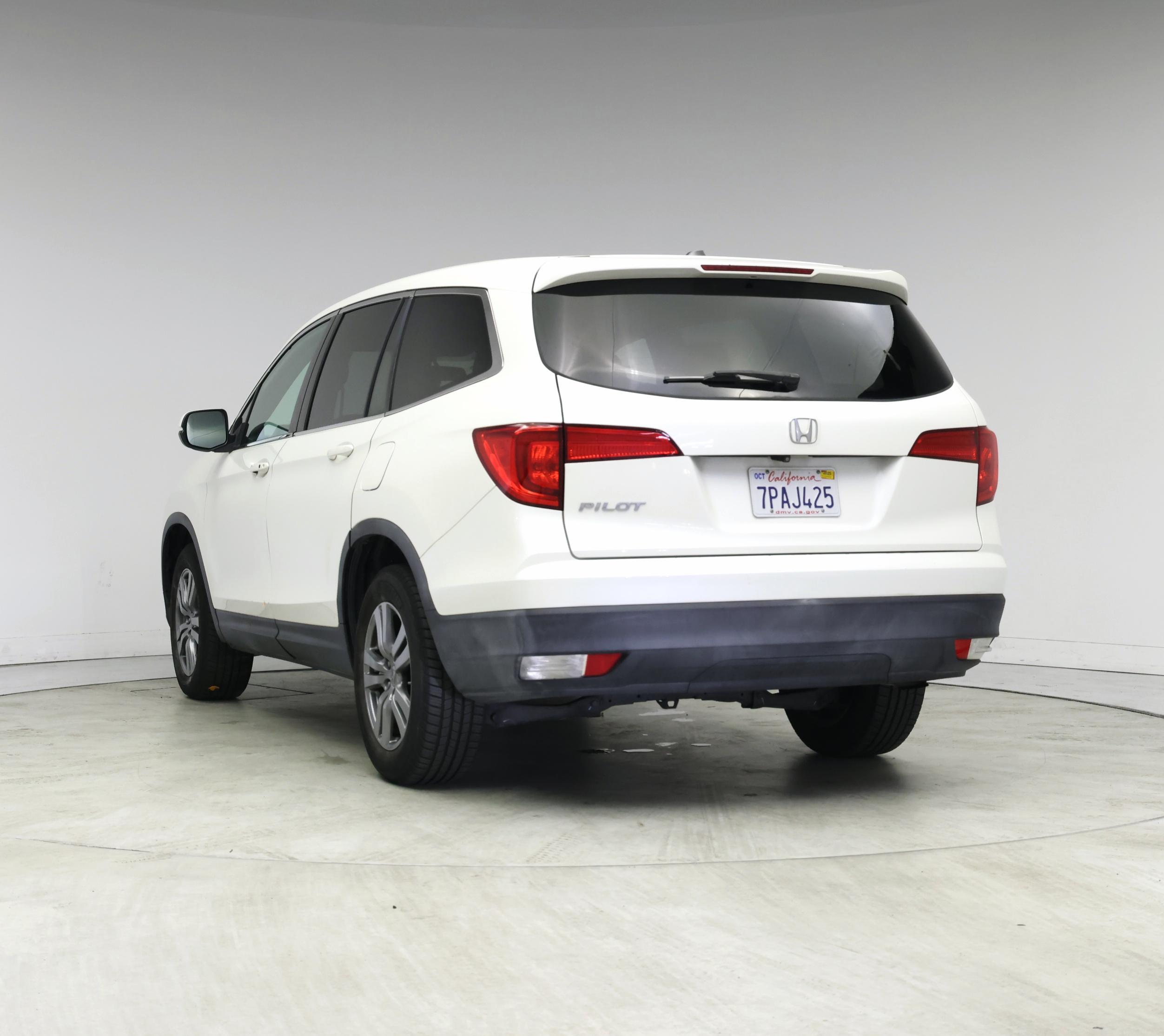 Thumbnail: 2016 Honda Pilot - 2
