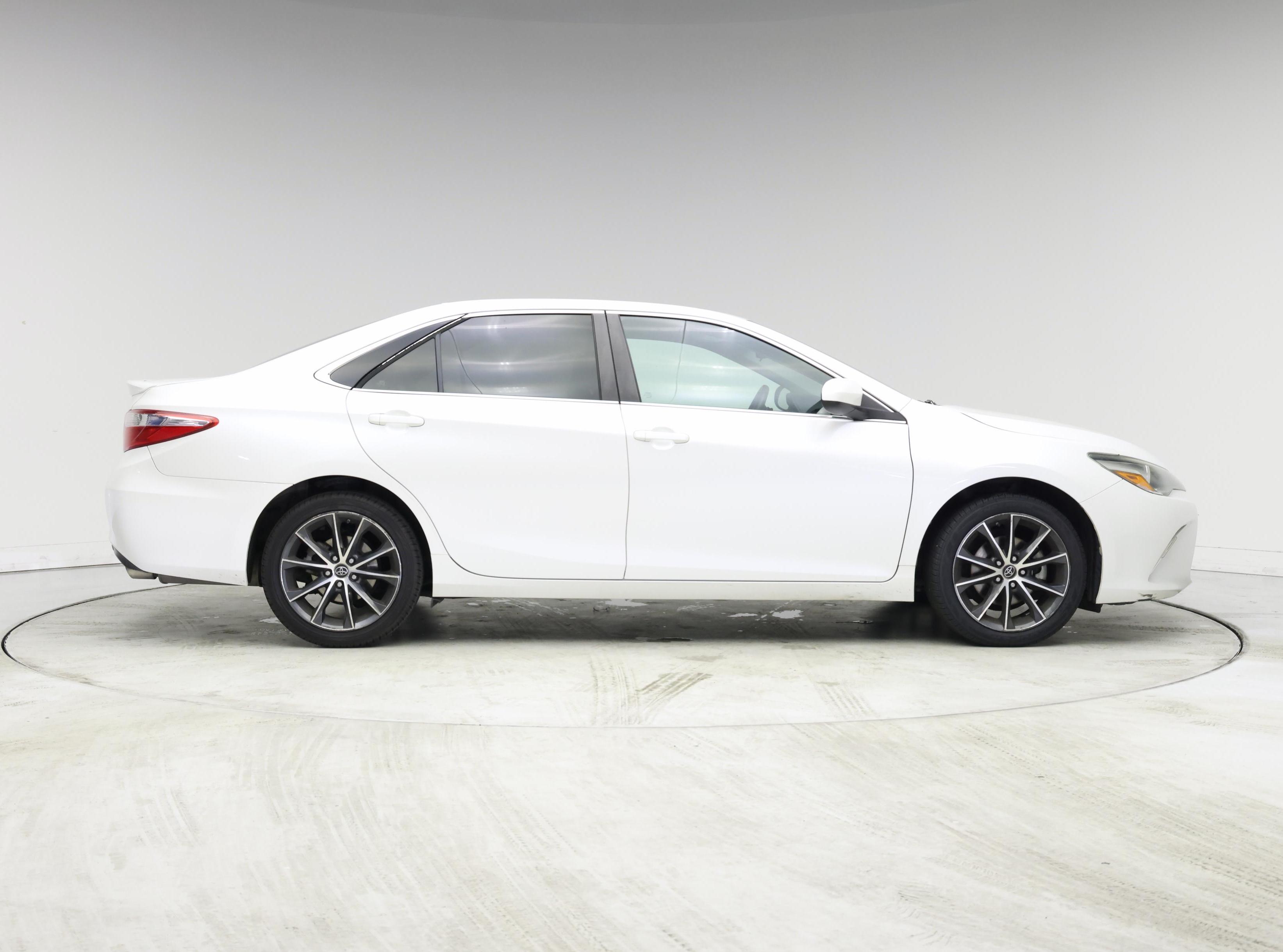 Thumbnail: 2017 Toyota Camry - 7