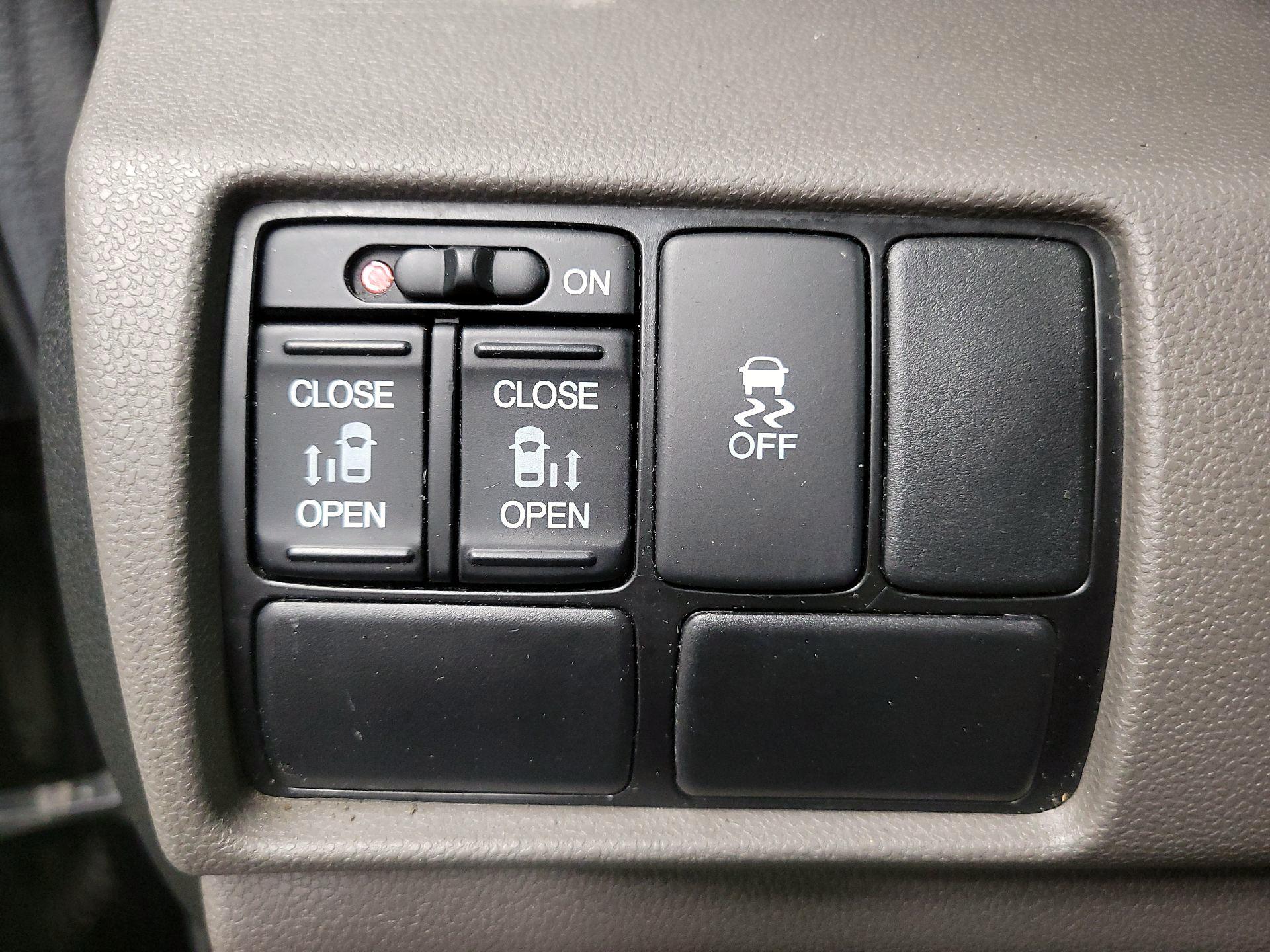 Thumbnail: 2014 Honda Odyssey - 13