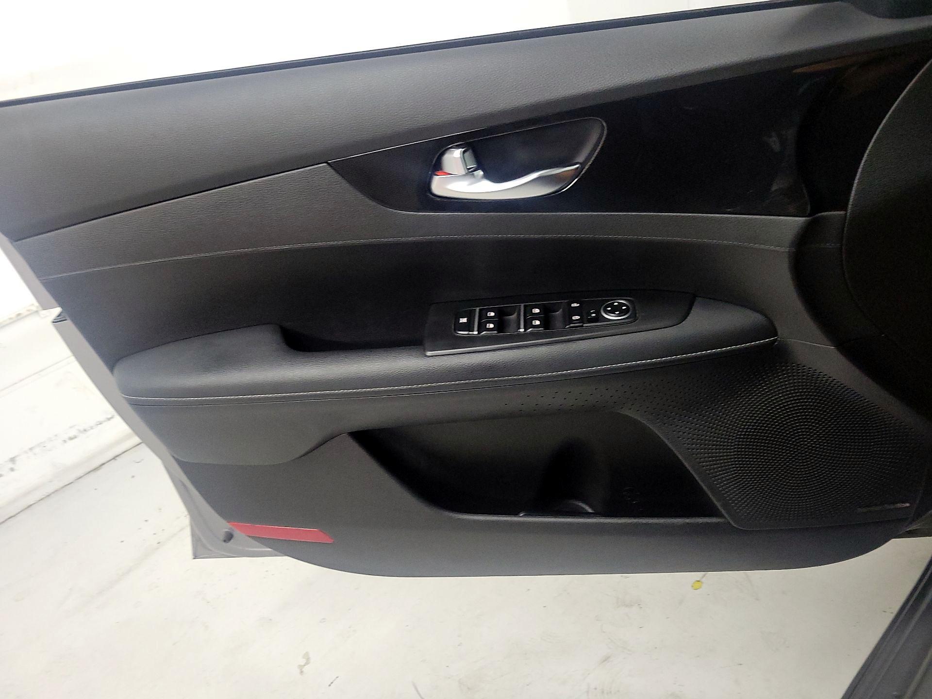 Thumbnail: 2023 Kia Forte - 12