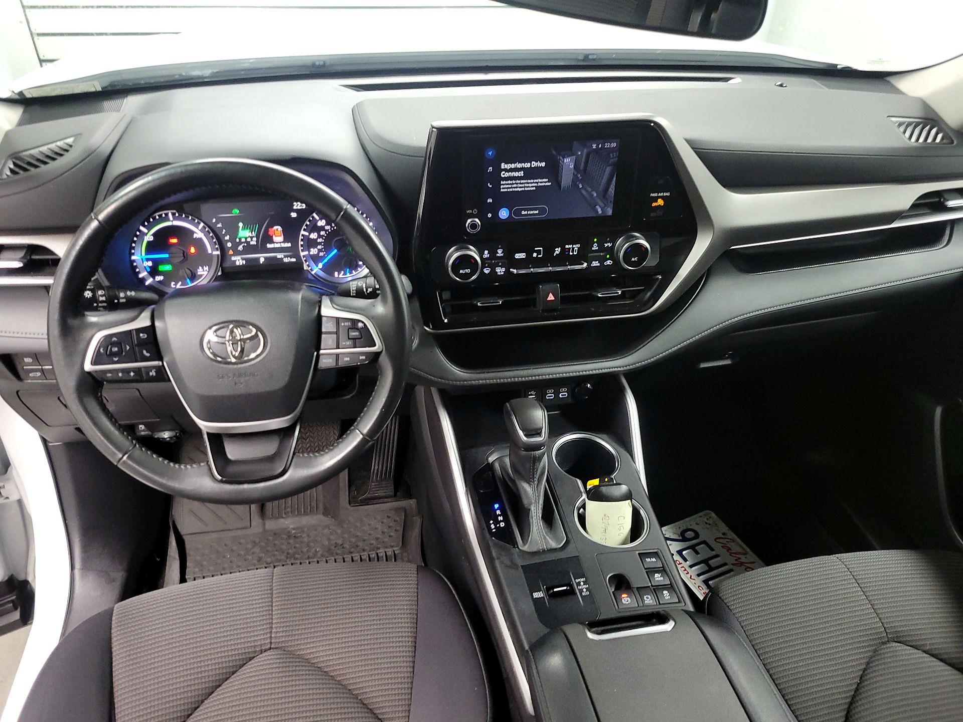 Thumbnail: 2023 Toyota Highlander - 9