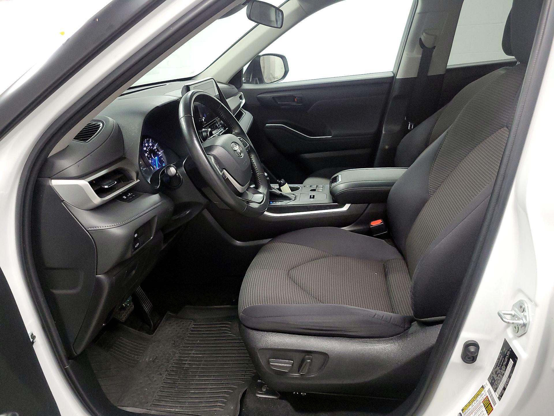 Thumbnail: 2023 Toyota Highlander - 11