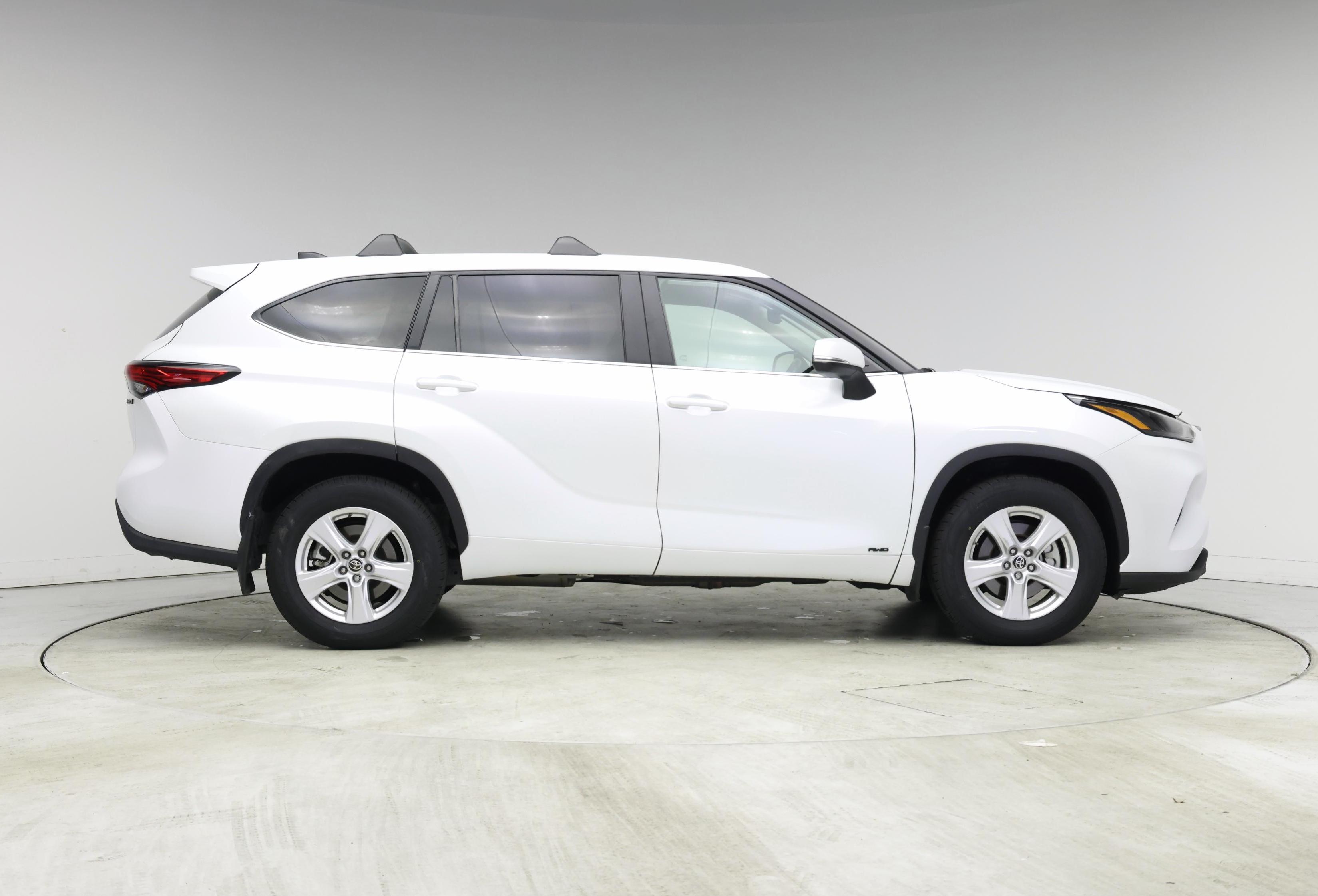 Thumbnail: 2023 Toyota Highlander - 7