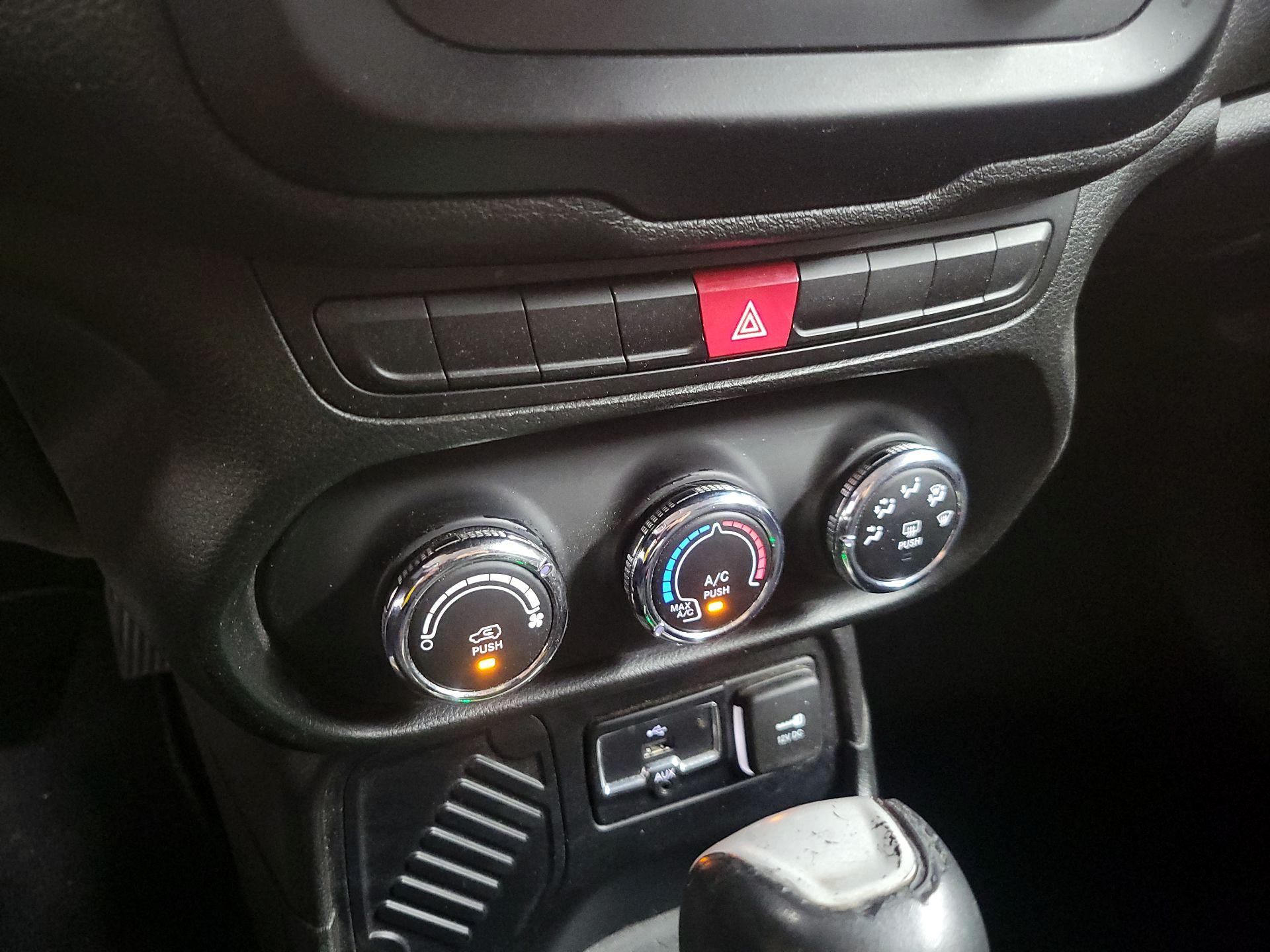 Thumbnail: 2015 Jeep Renegade - 15