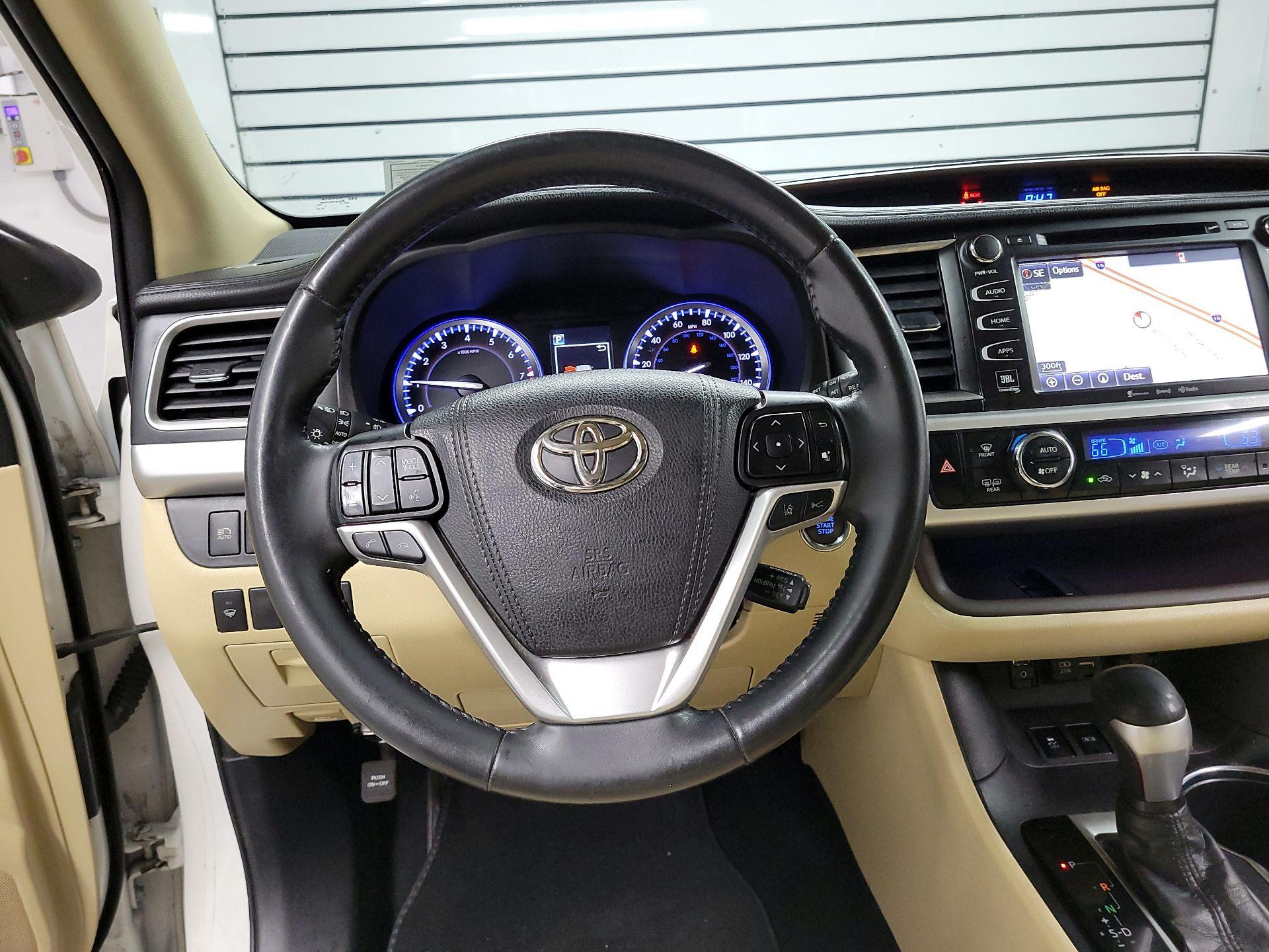 Thumbnail: 2019 Toyota Highlander - 10