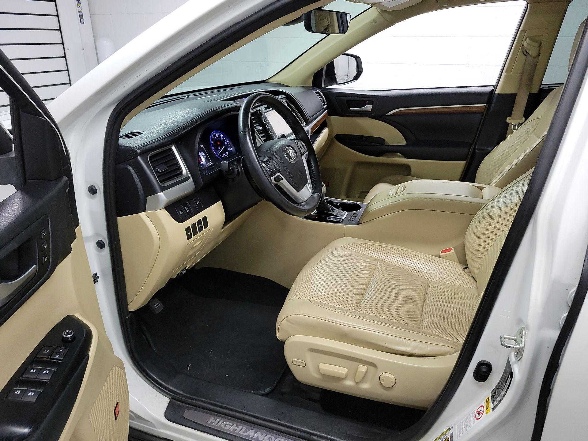 Thumbnail: 2019 Toyota Highlander - 11