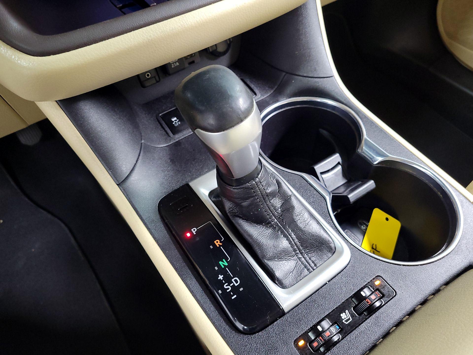 Thumbnail: 2019 Toyota Highlander - 18