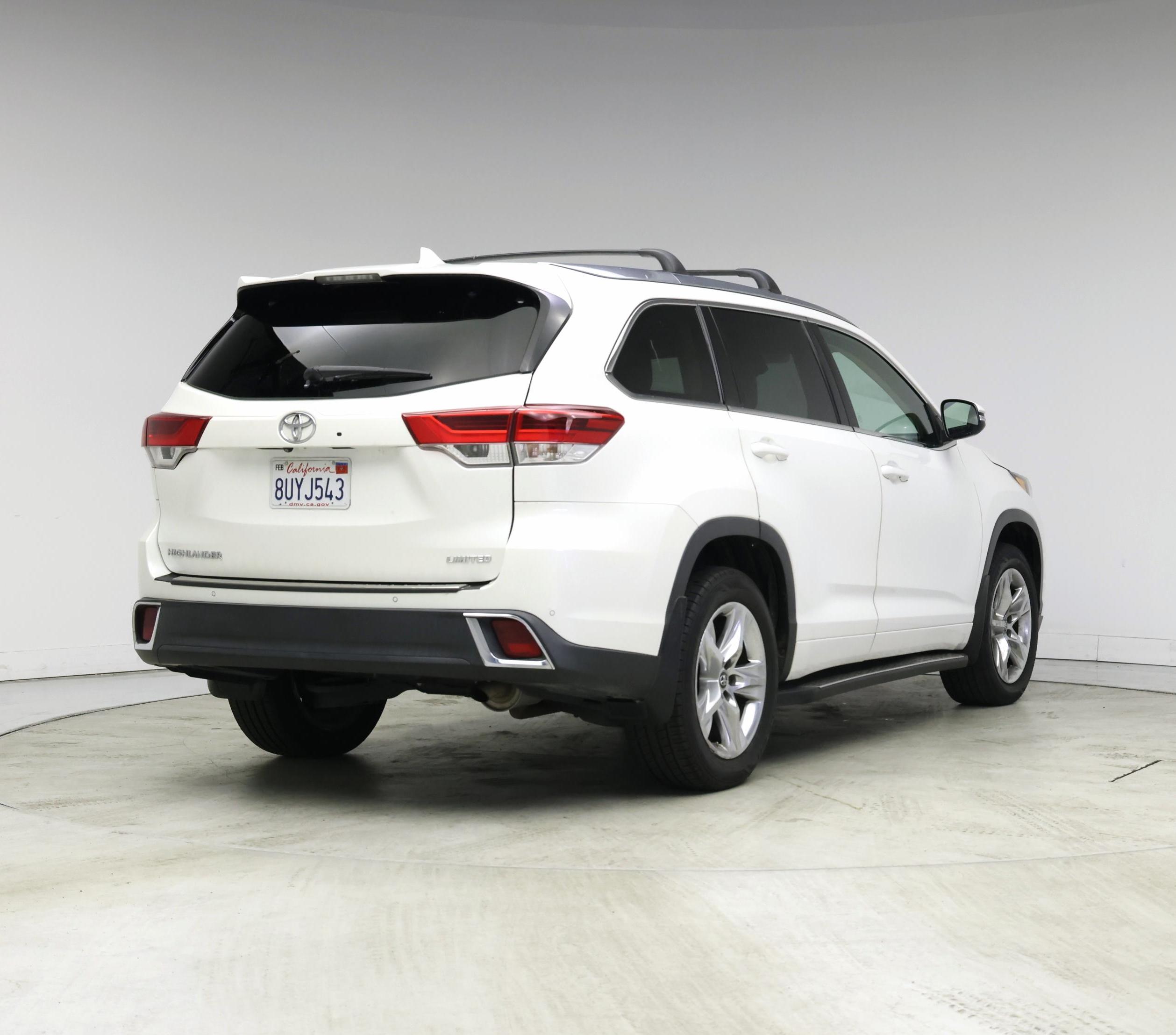 Thumbnail: 2019 Toyota Highlander - 8