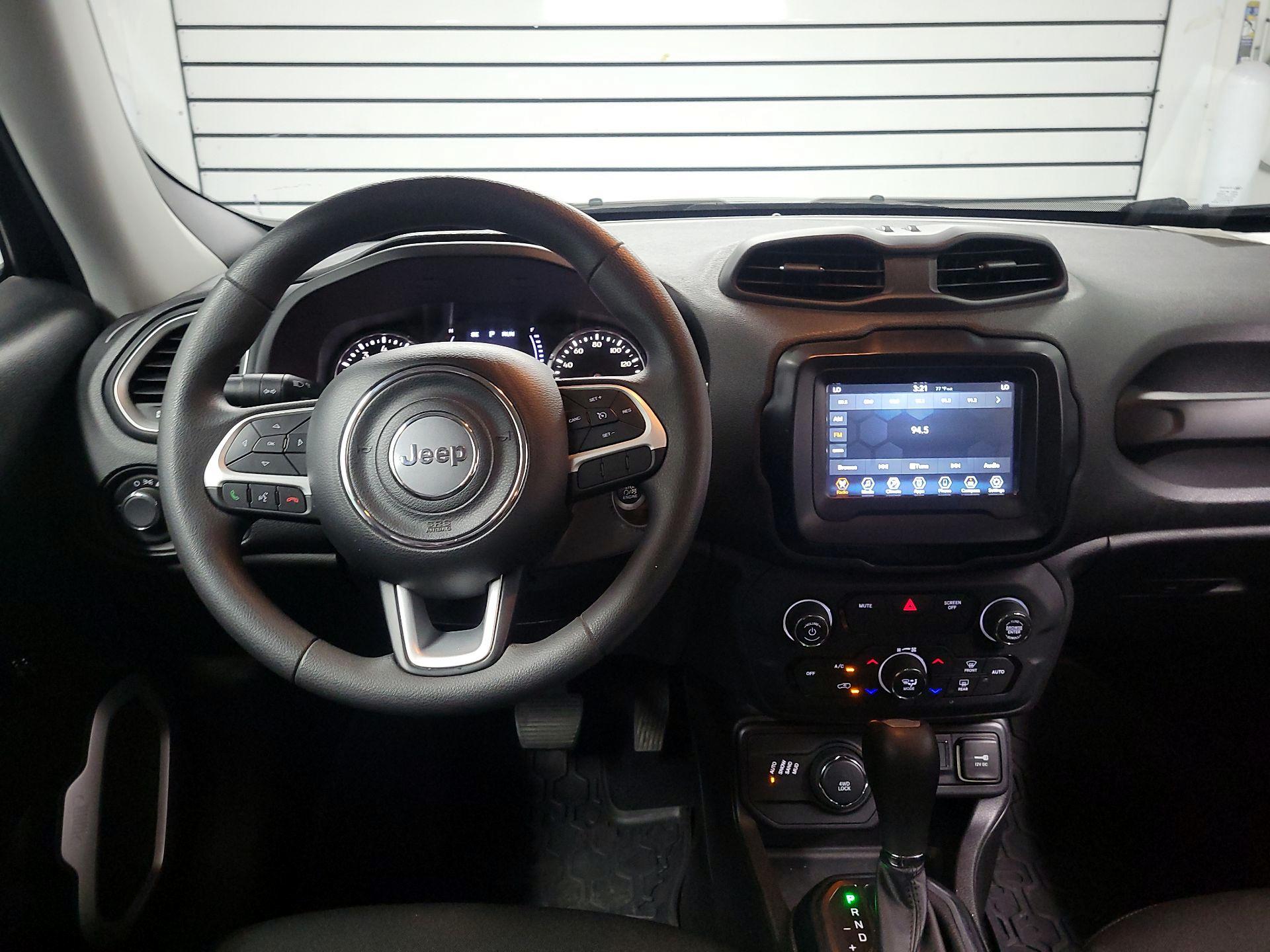 Thumbnail: 2018 Jeep Renegade - 9