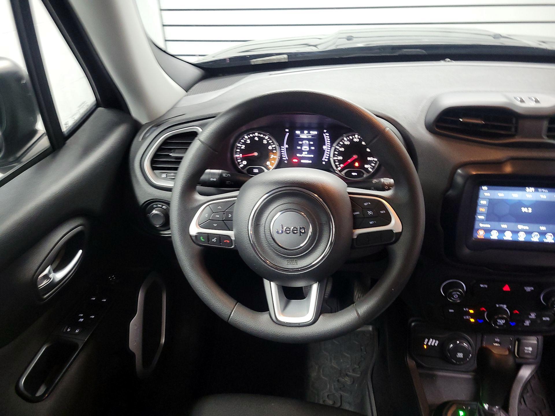 Thumbnail: 2018 Jeep Renegade - 10
