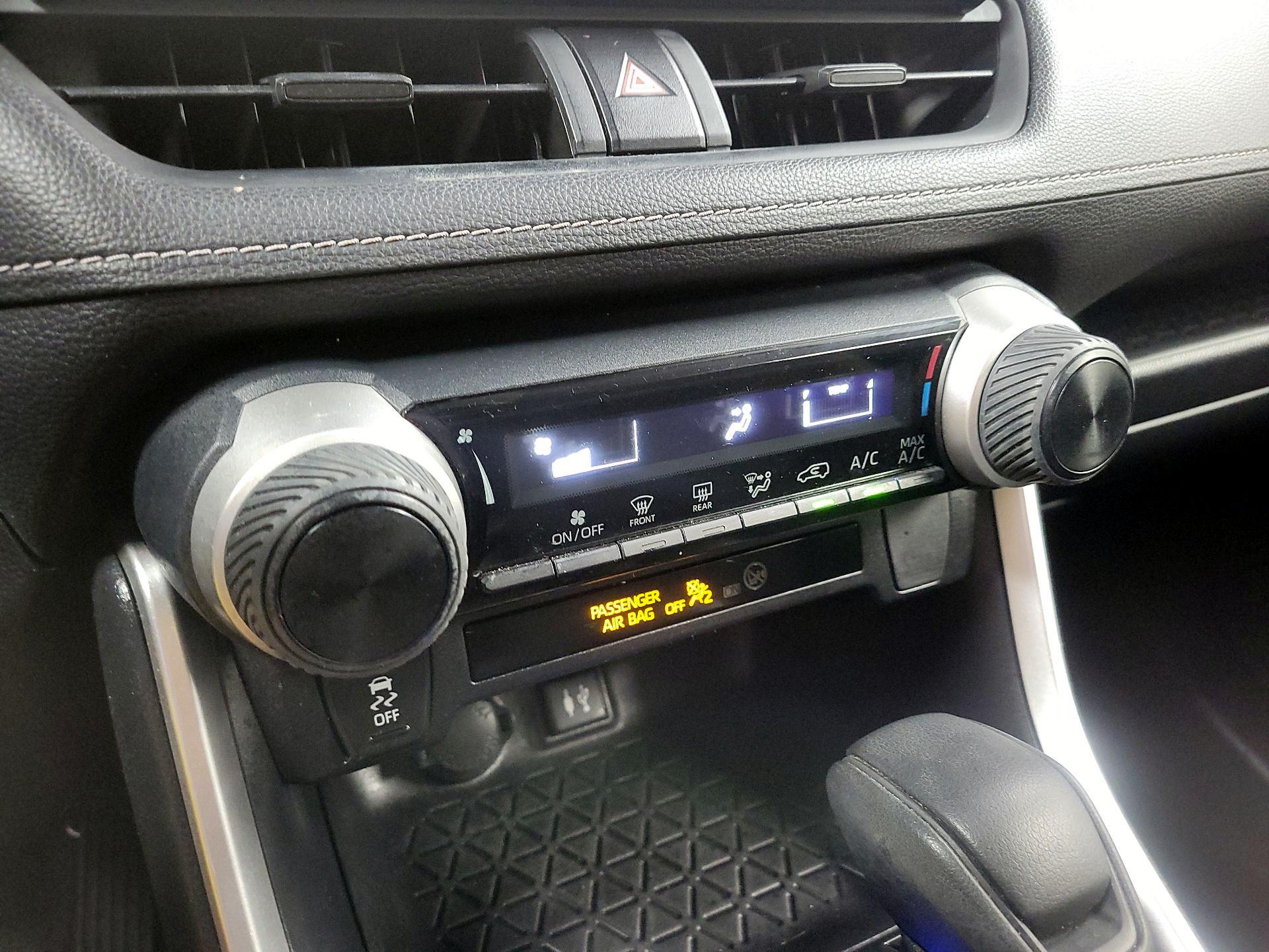 Thumbnail: 2019 Toyota RAV4 - 16