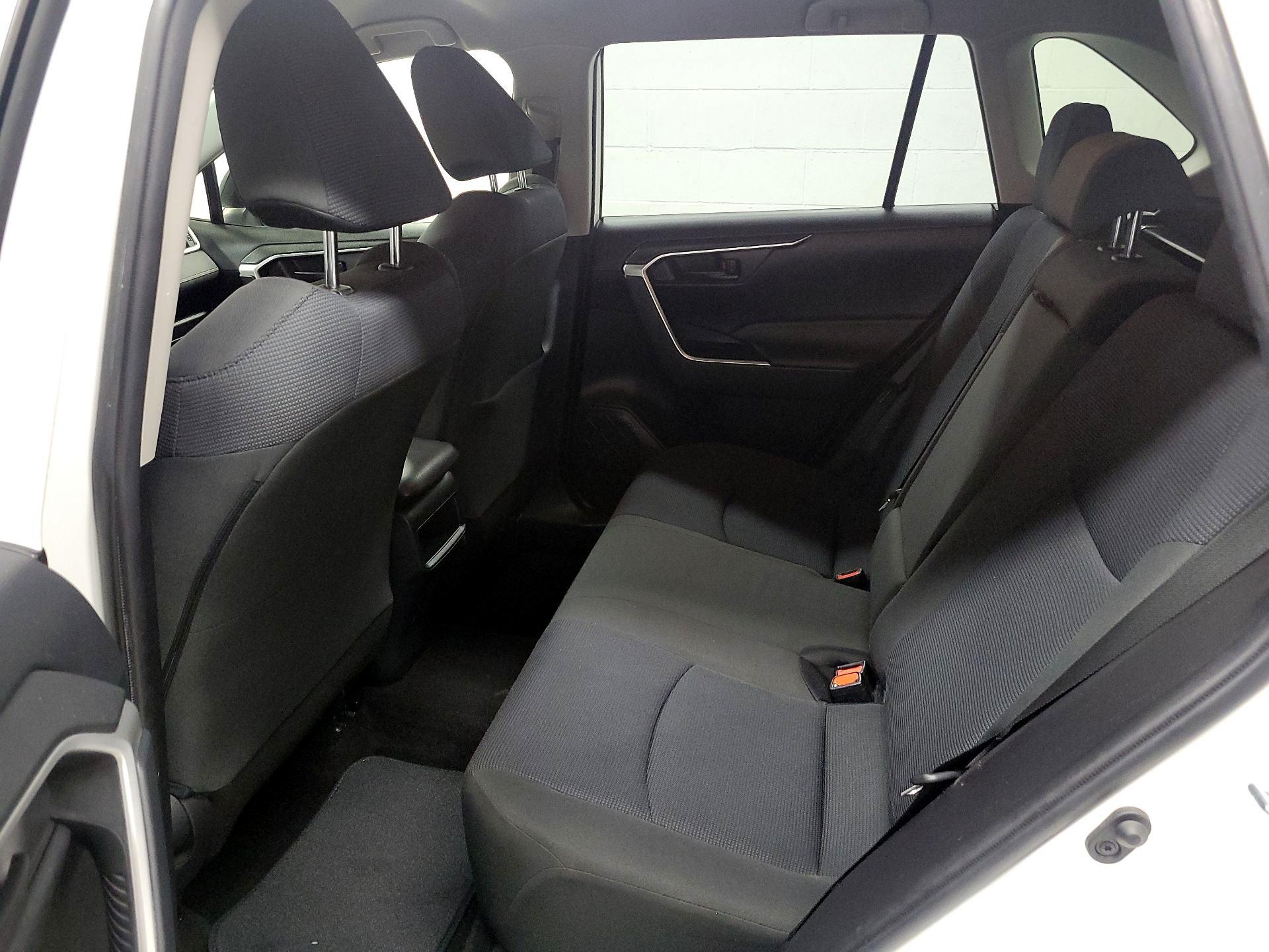 Thumbnail: 2019 Toyota RAV4 - 19