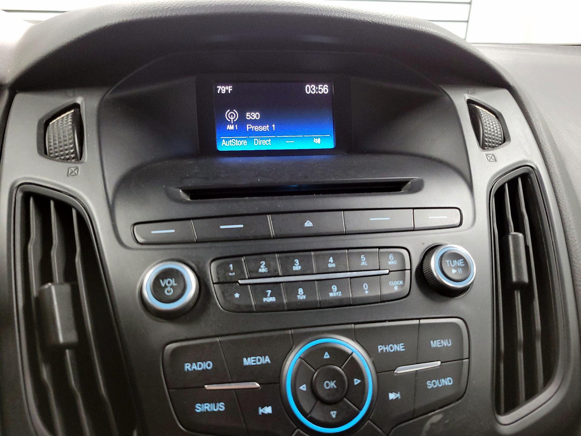Thumbnail: 2015 Ford Focus - 15