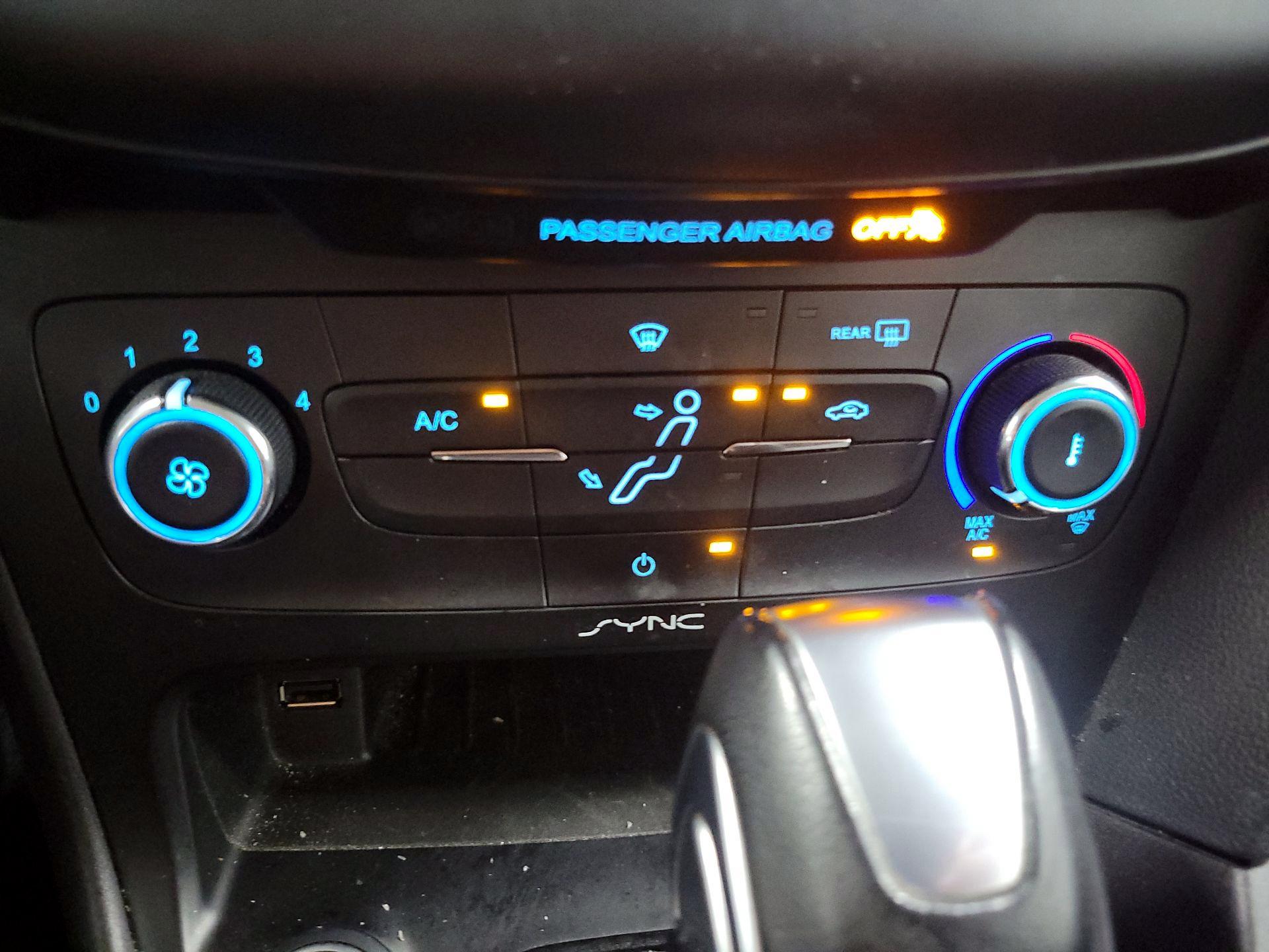 Thumbnail: 2015 Ford Focus - 16