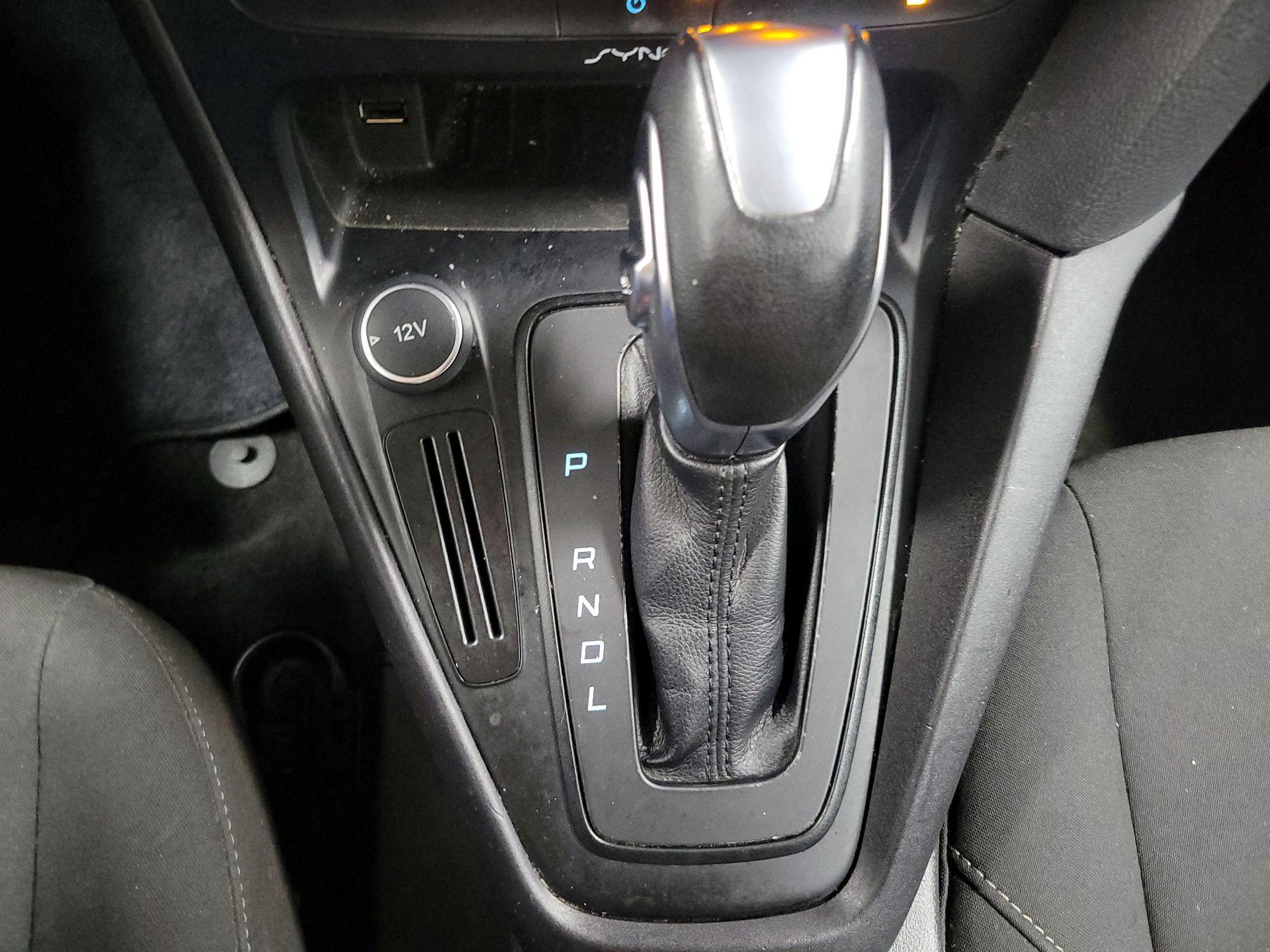 Thumbnail: 2015 Ford Focus - 17