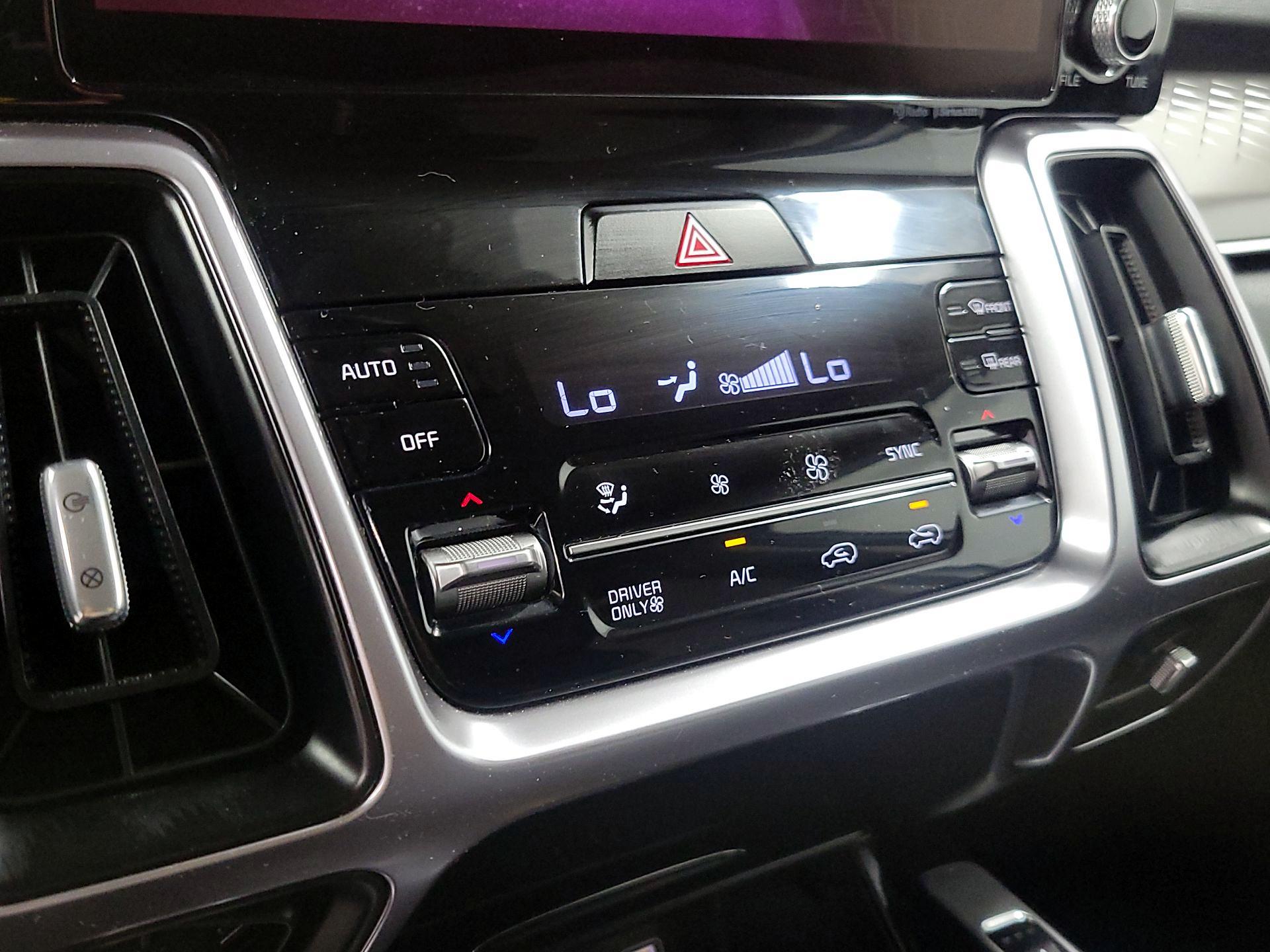 Thumbnail: 2022 Kia Sorento - 16