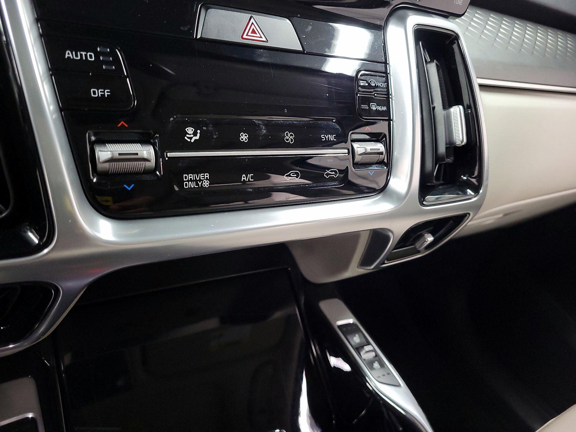 Thumbnail: 2023 Kia Sorento - 16