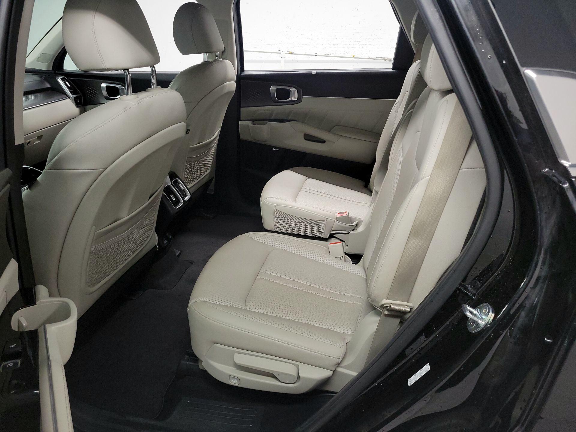 Thumbnail: 2023 Kia Sorento - 18