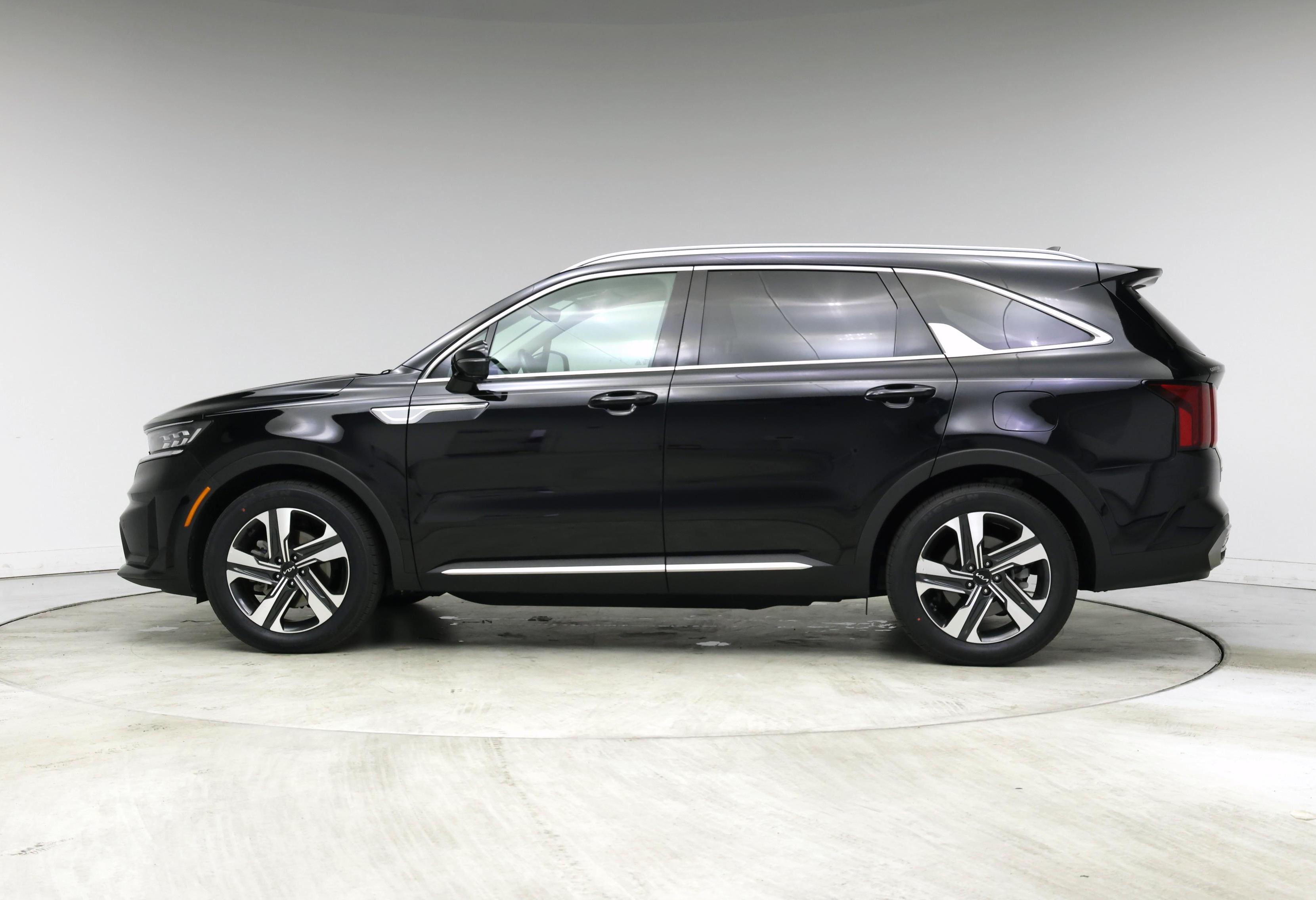 Thumbnail: 2023 Kia Sorento - 3