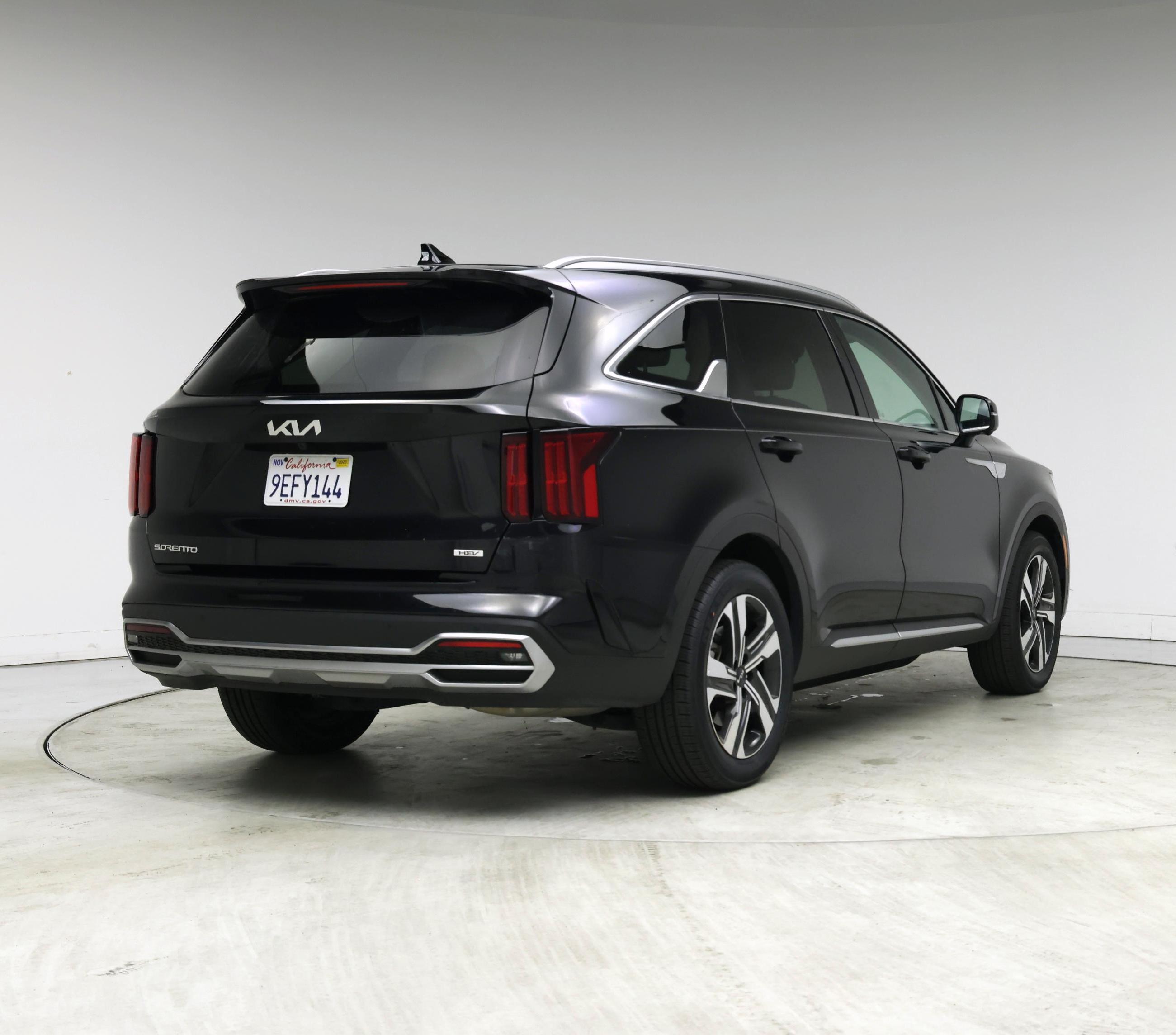 Thumbnail: 2023 Kia Sorento - 8