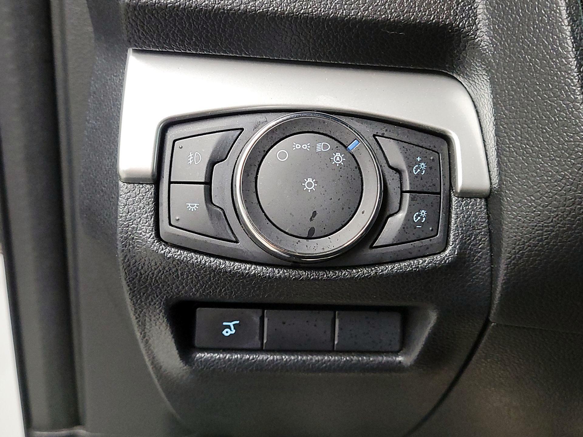 Thumbnail: 2016 Ford Explorer - 13