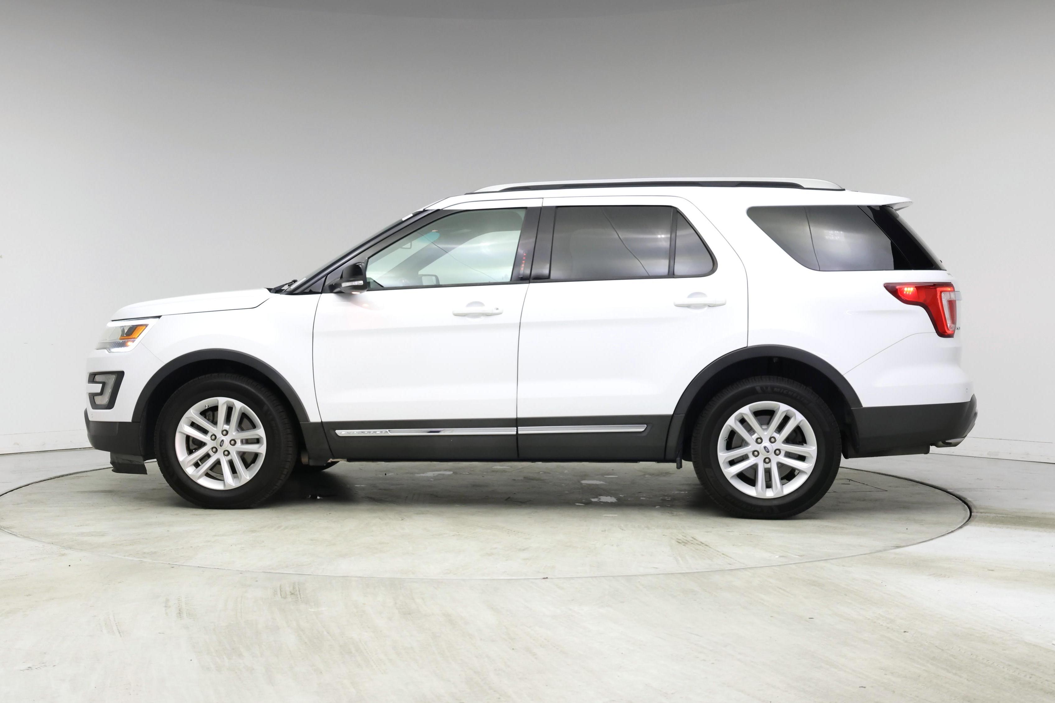 Thumbnail: 2016 Ford Explorer - 3
