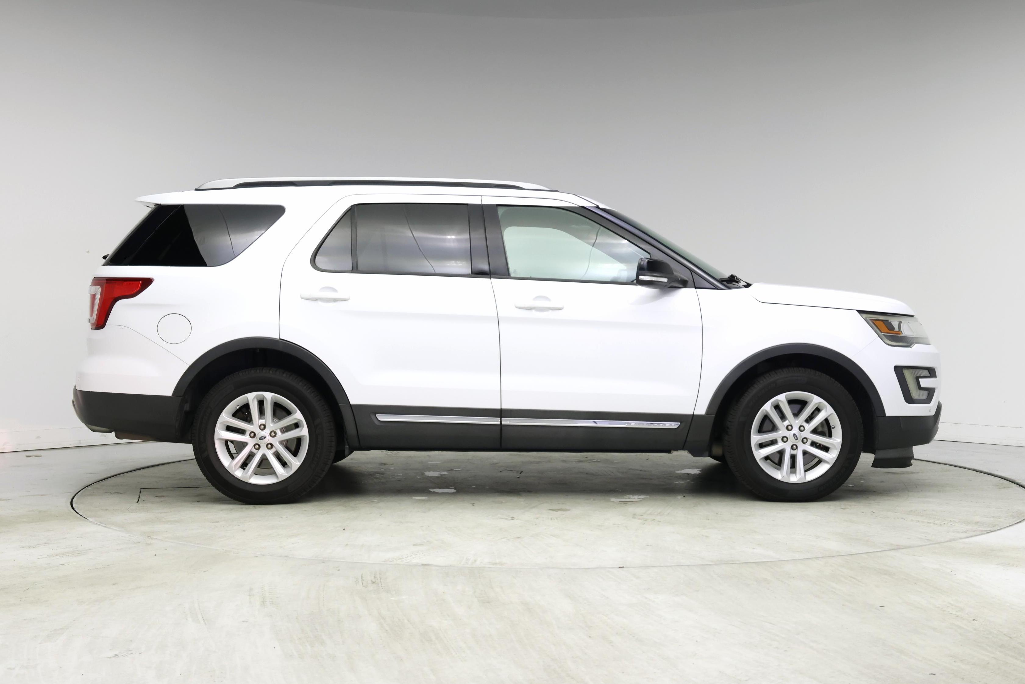 Thumbnail: 2016 Ford Explorer - 7