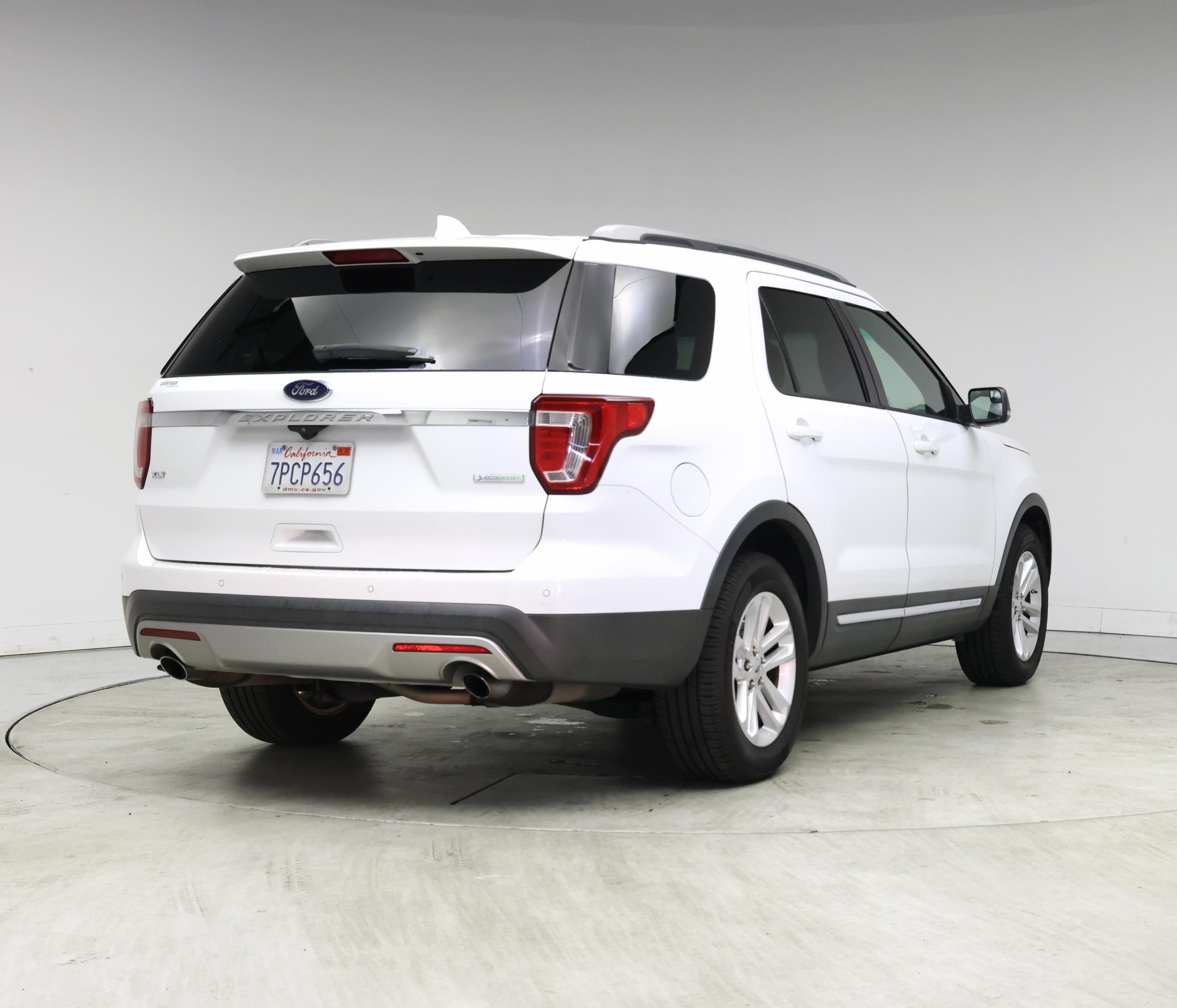 Thumbnail: 2016 Ford Explorer - 8
