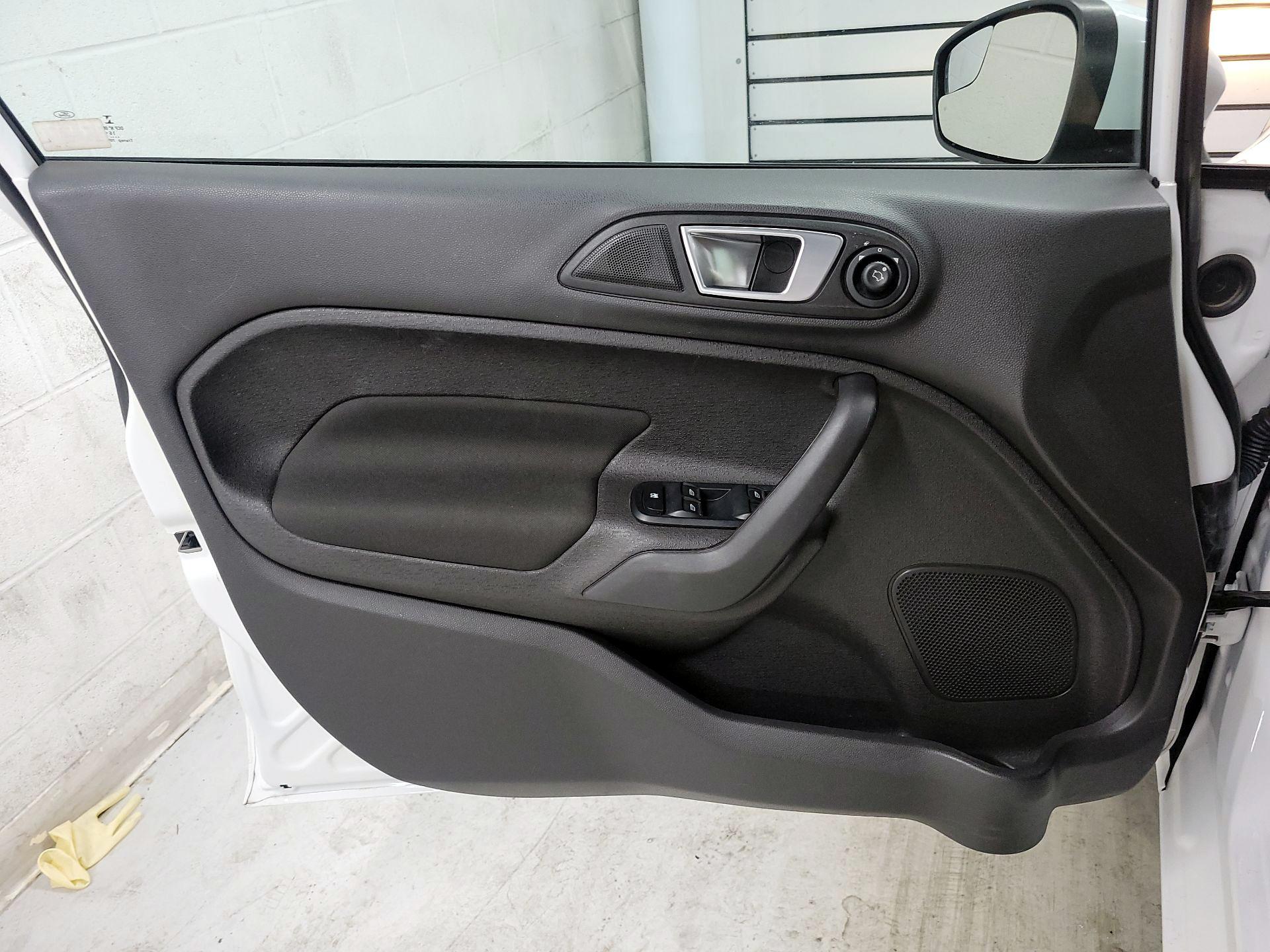 Thumbnail: 2016 Ford Fiesta - 12