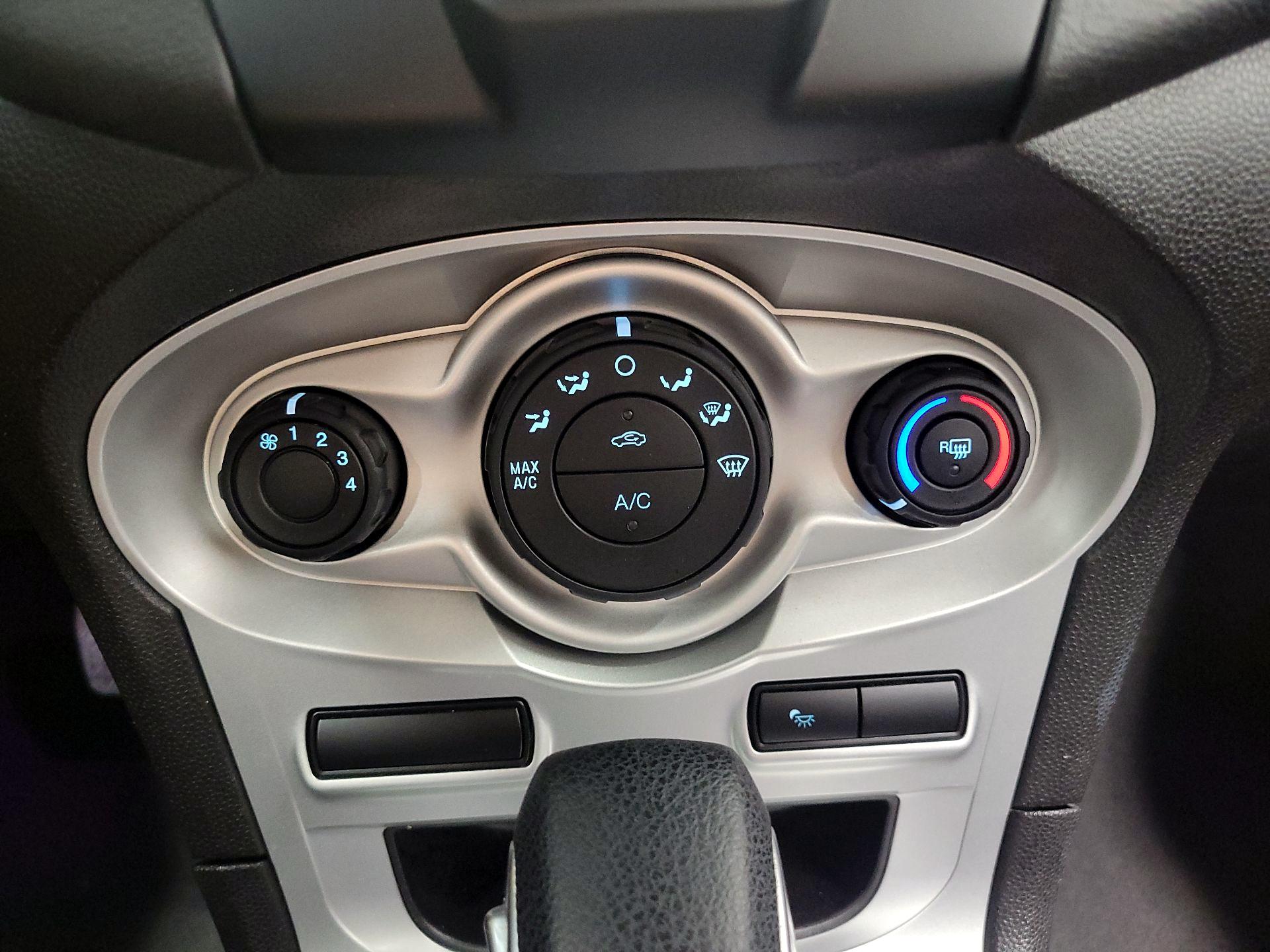 Thumbnail: 2016 Ford Fiesta - 15