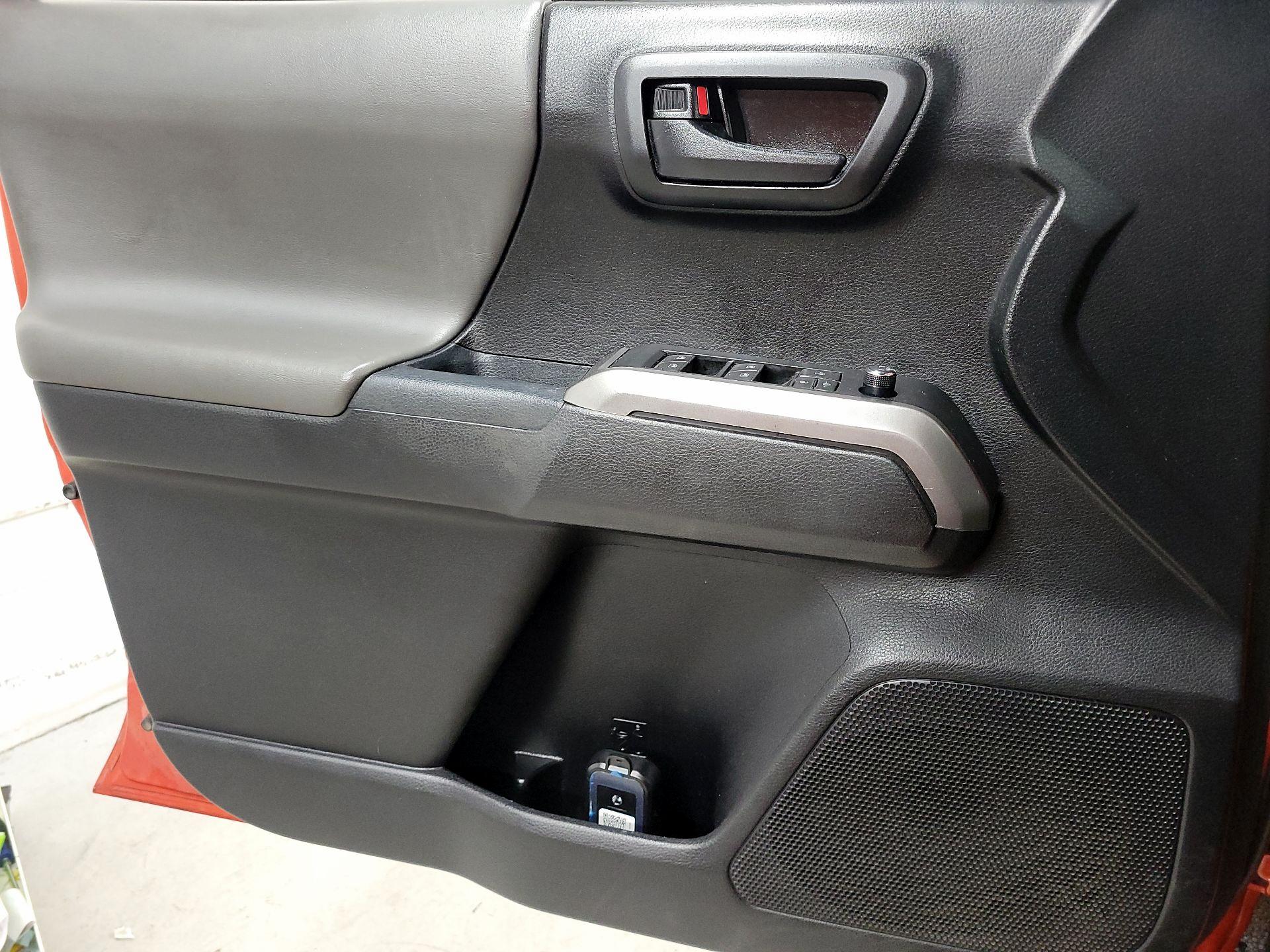 Thumbnail: 2017 Toyota Tacoma - 12