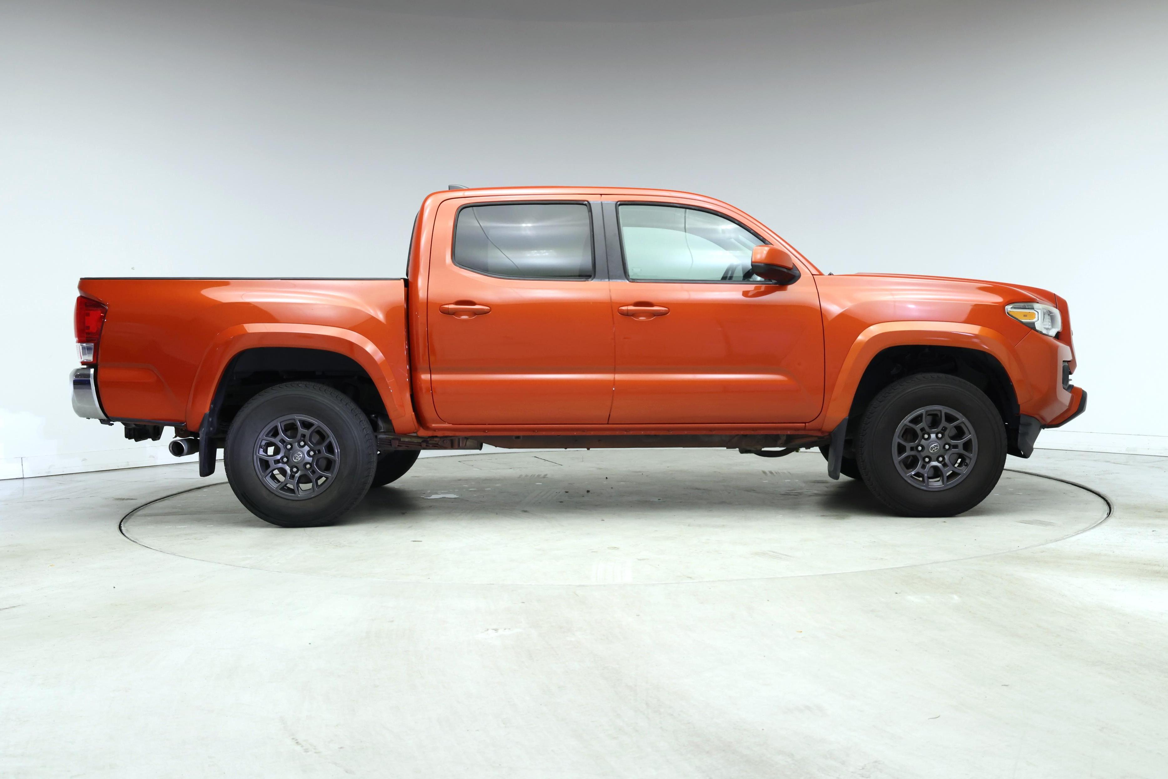 Thumbnail: 2017 Toyota Tacoma - 7
