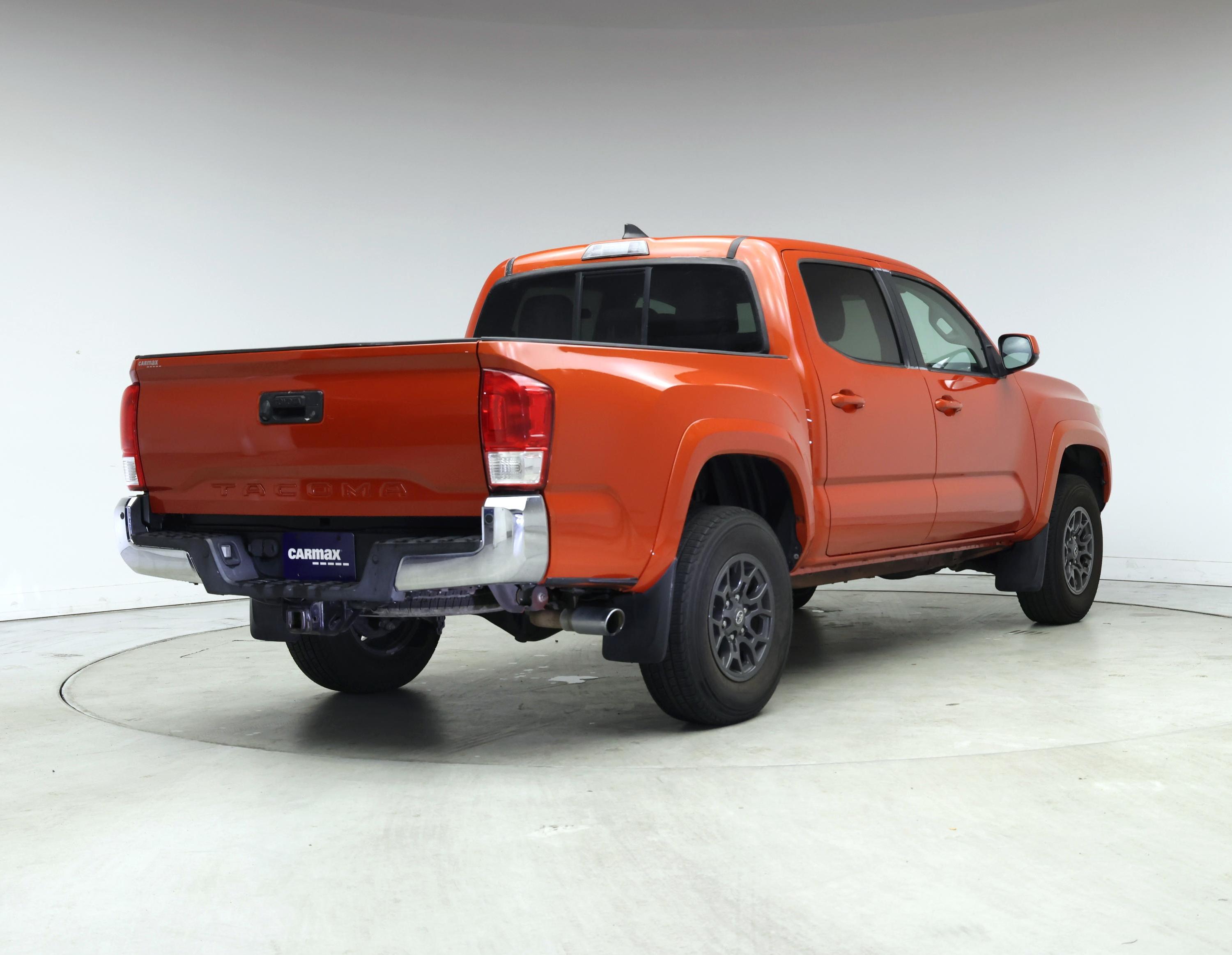 Thumbnail: 2017 Toyota Tacoma - 8