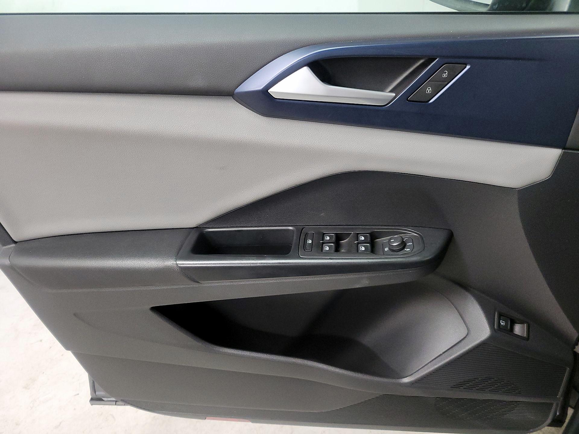 Thumbnail: 2022 Volkswagen Taos - 12