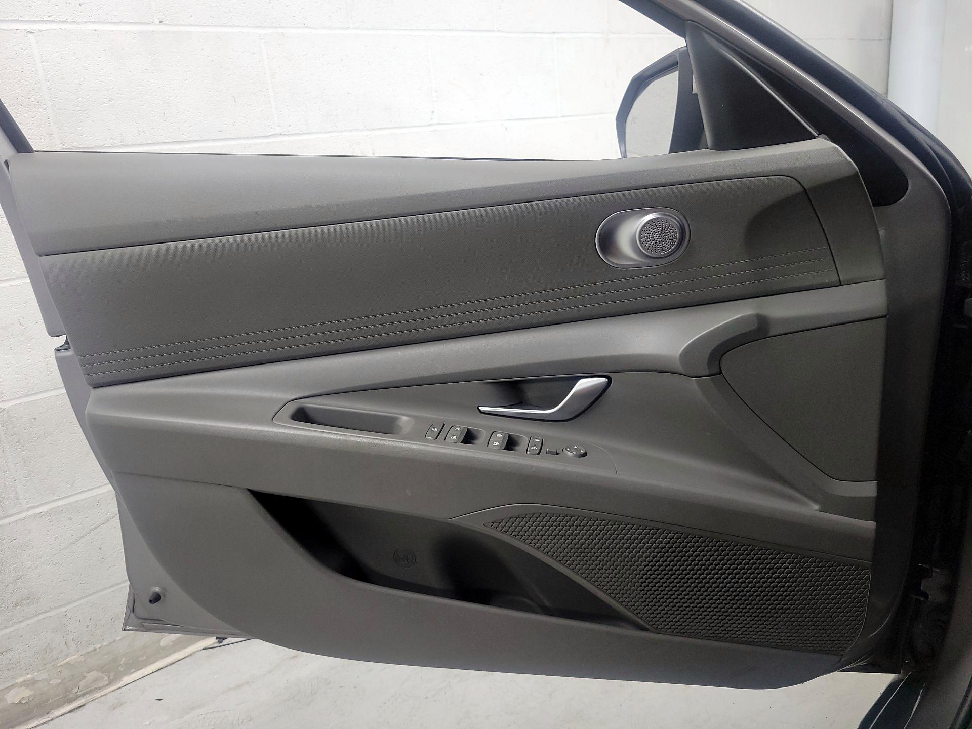 Thumbnail: 2022 Hyundai Elantra - 12