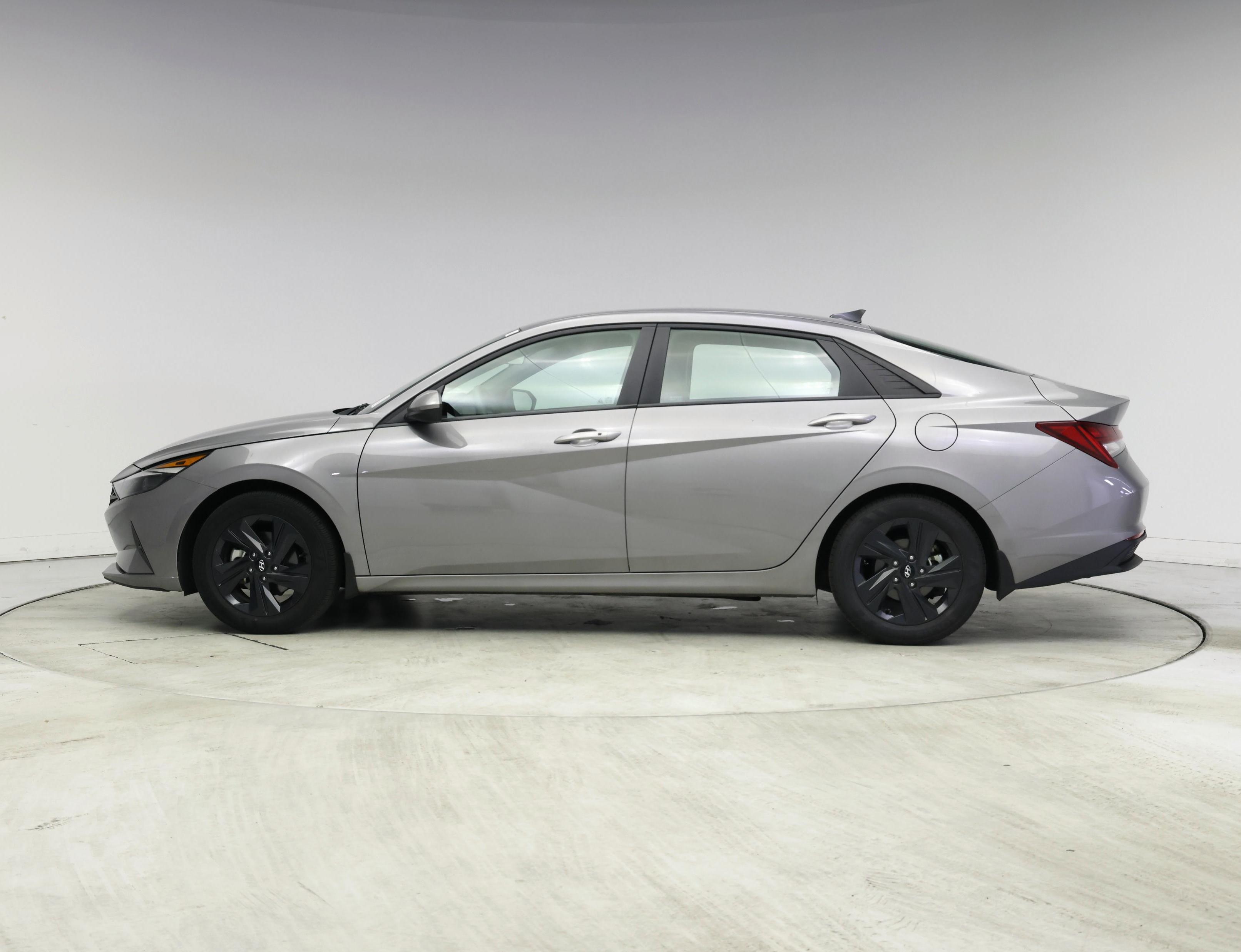 Thumbnail: 2022 Hyundai Elantra - 3