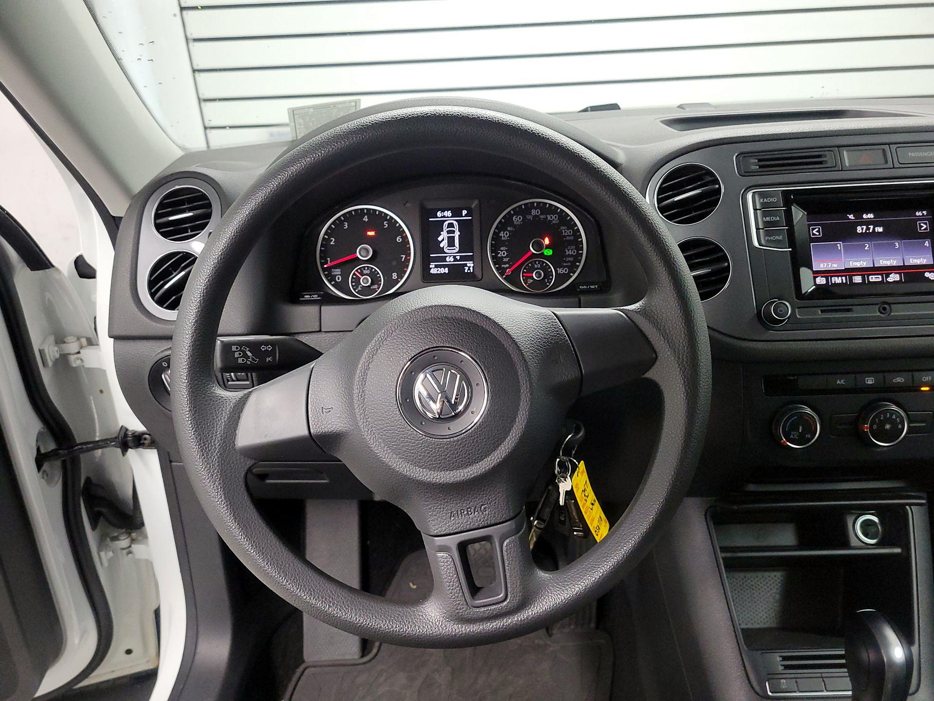 Thumbnail: 2017 Volkswagen Tiguan - 10