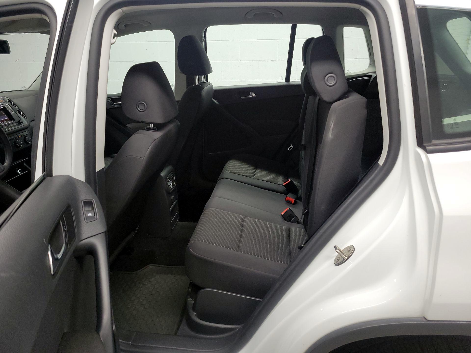 Thumbnail: 2017 Volkswagen Tiguan - 18