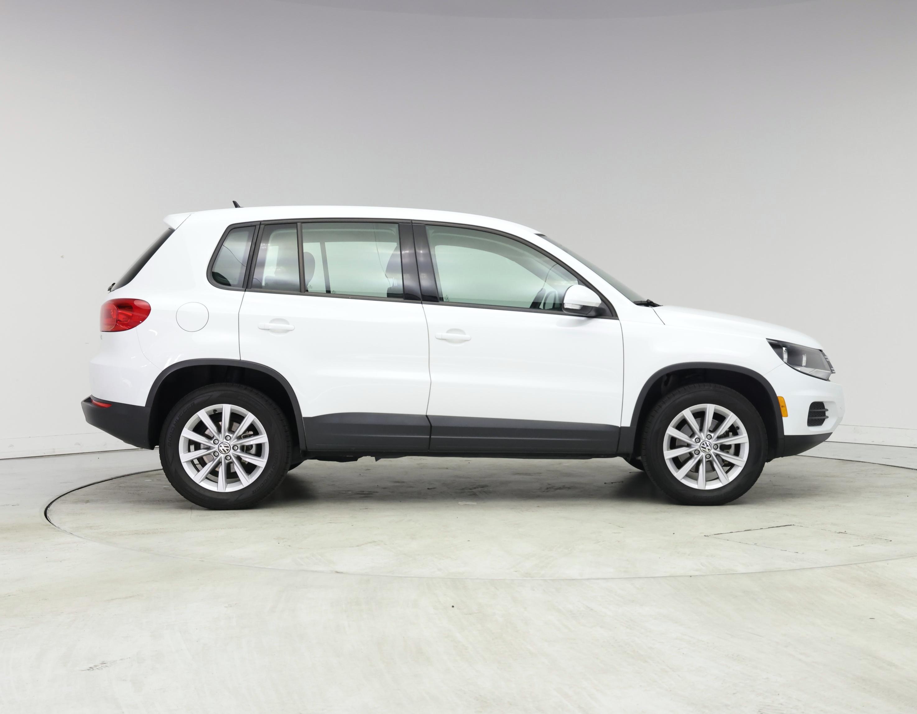Thumbnail: 2017 Volkswagen Tiguan - 7