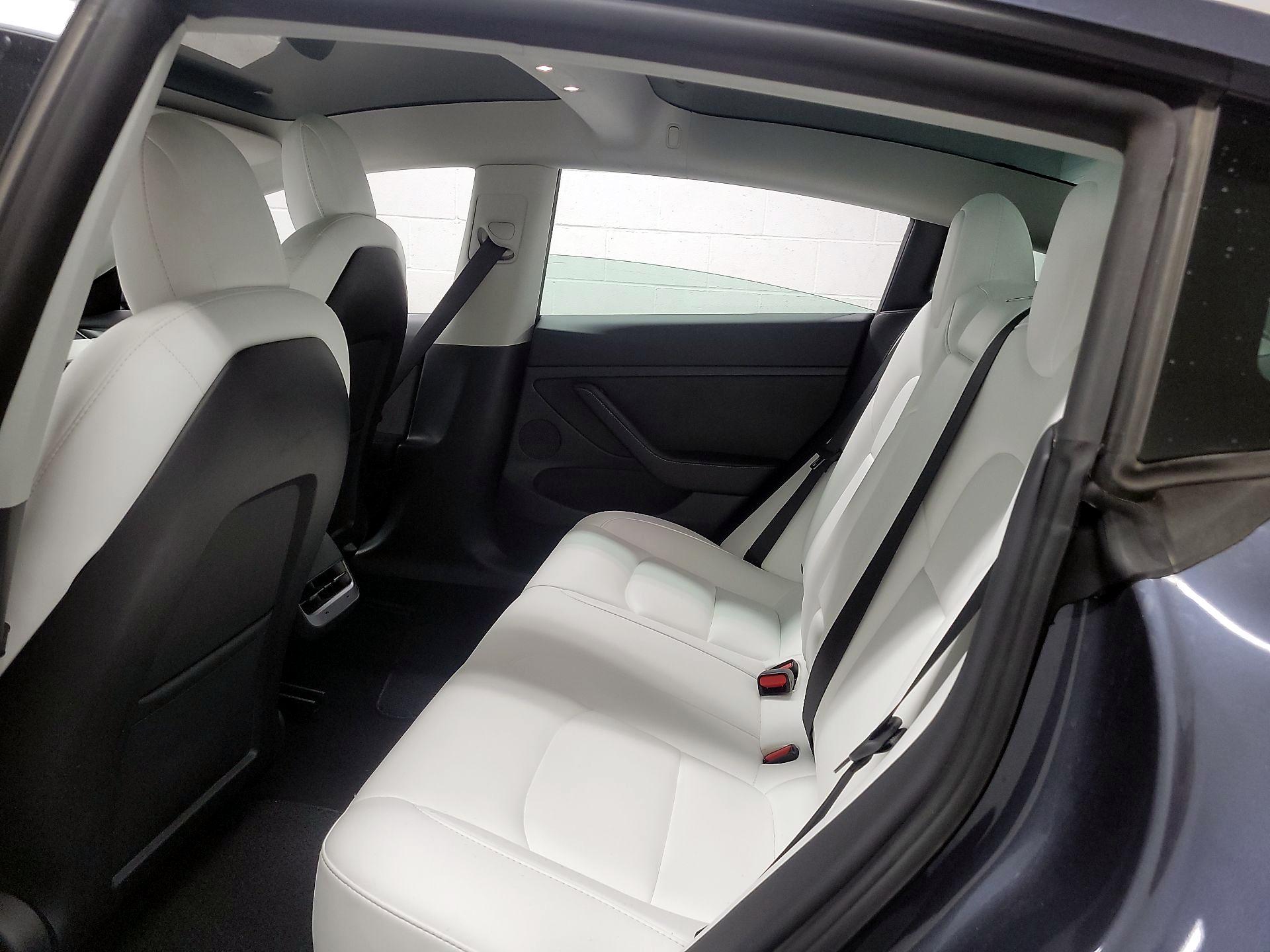 Thumbnail: 2022 Tesla Model 3 - 17