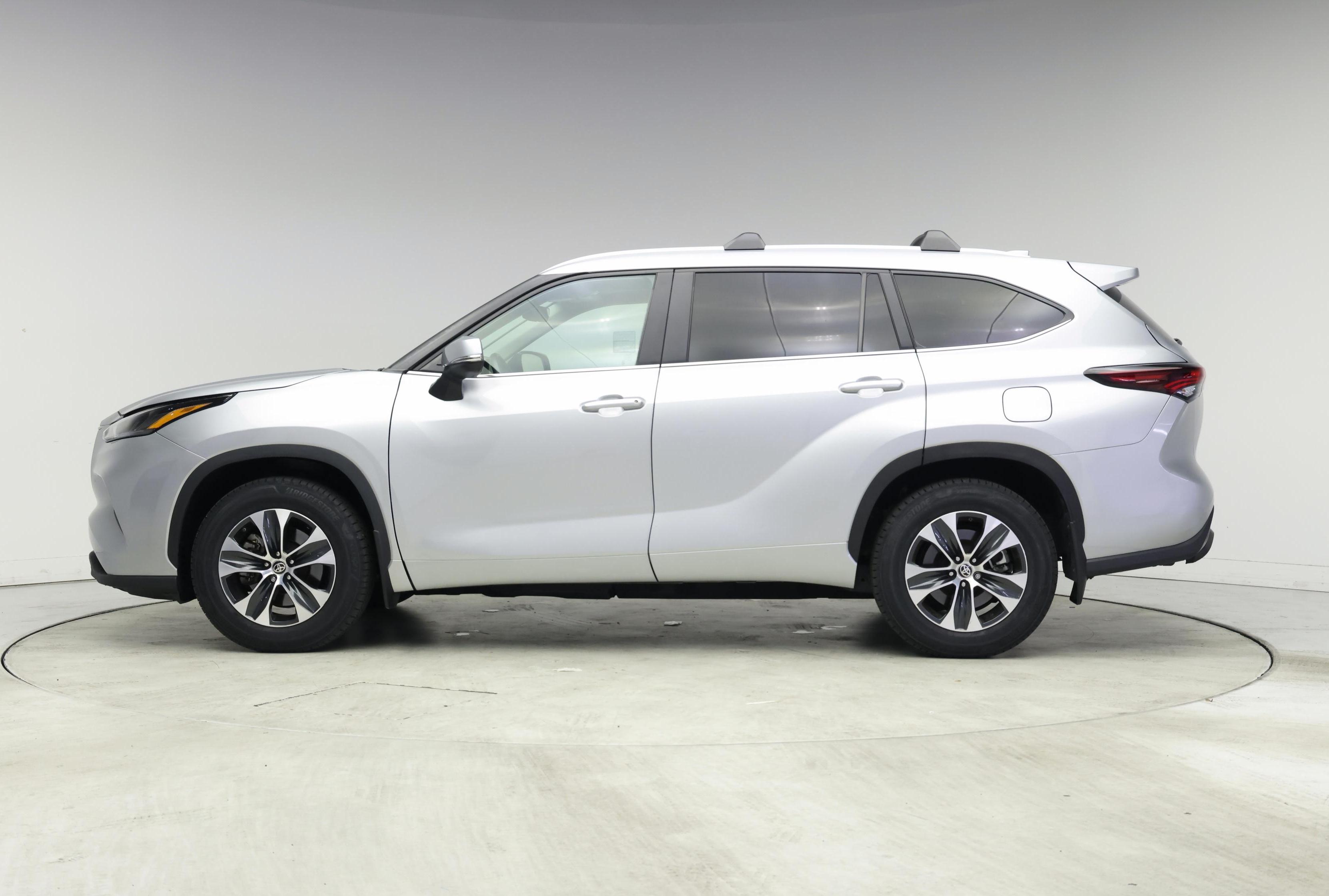 Thumbnail: 2024 Toyota Highlander - 3