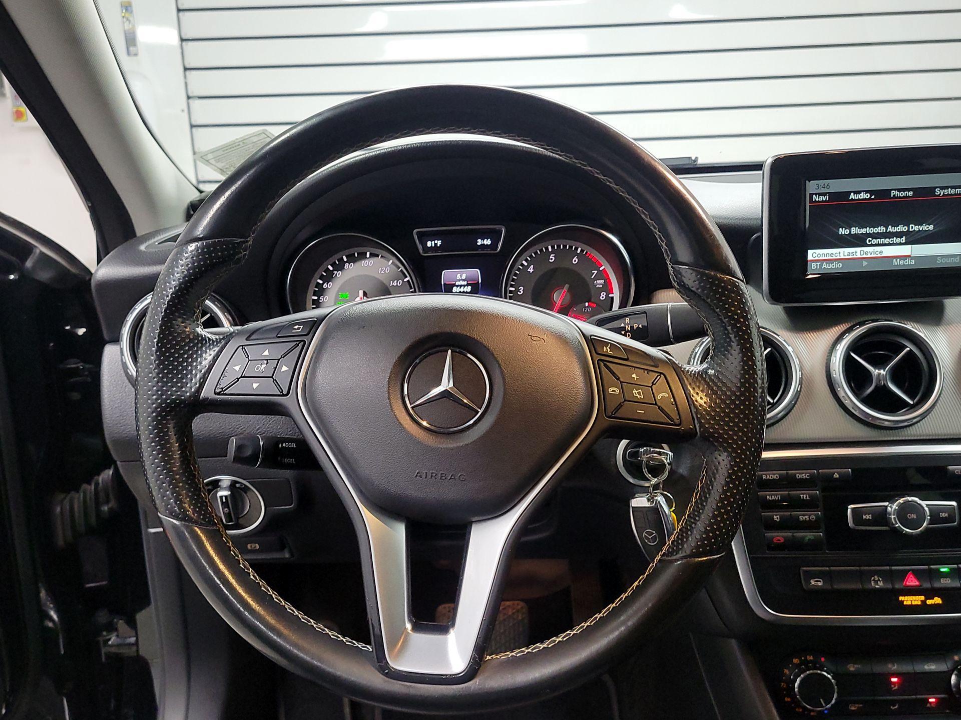 Thumbnail: 2015 Mercedes-Benz GLA - 10