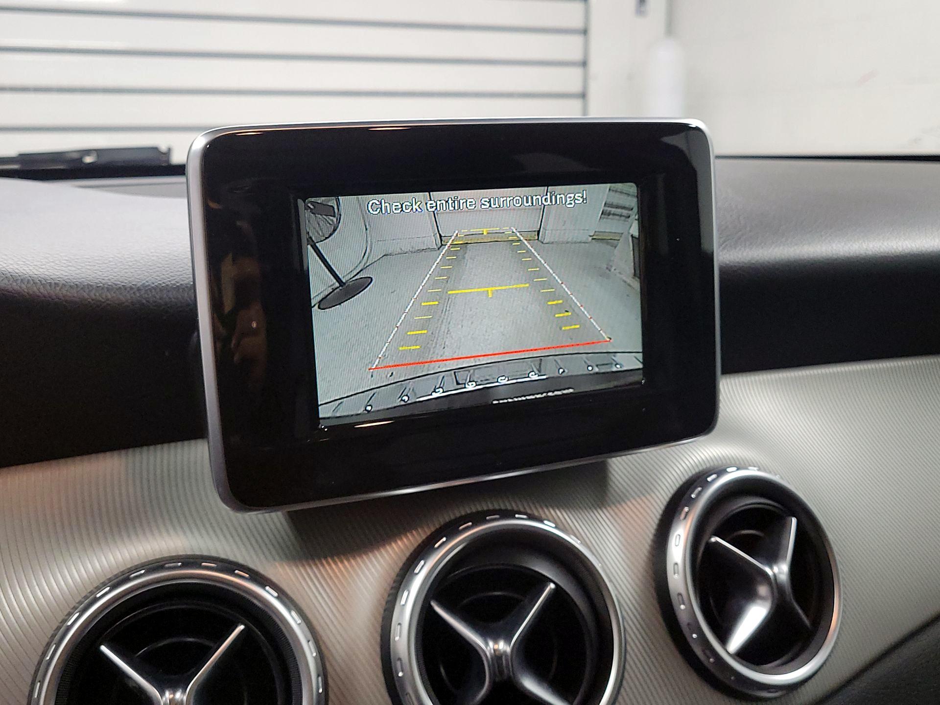 Thumbnail: 2015 Mercedes-Benz GLA - 14