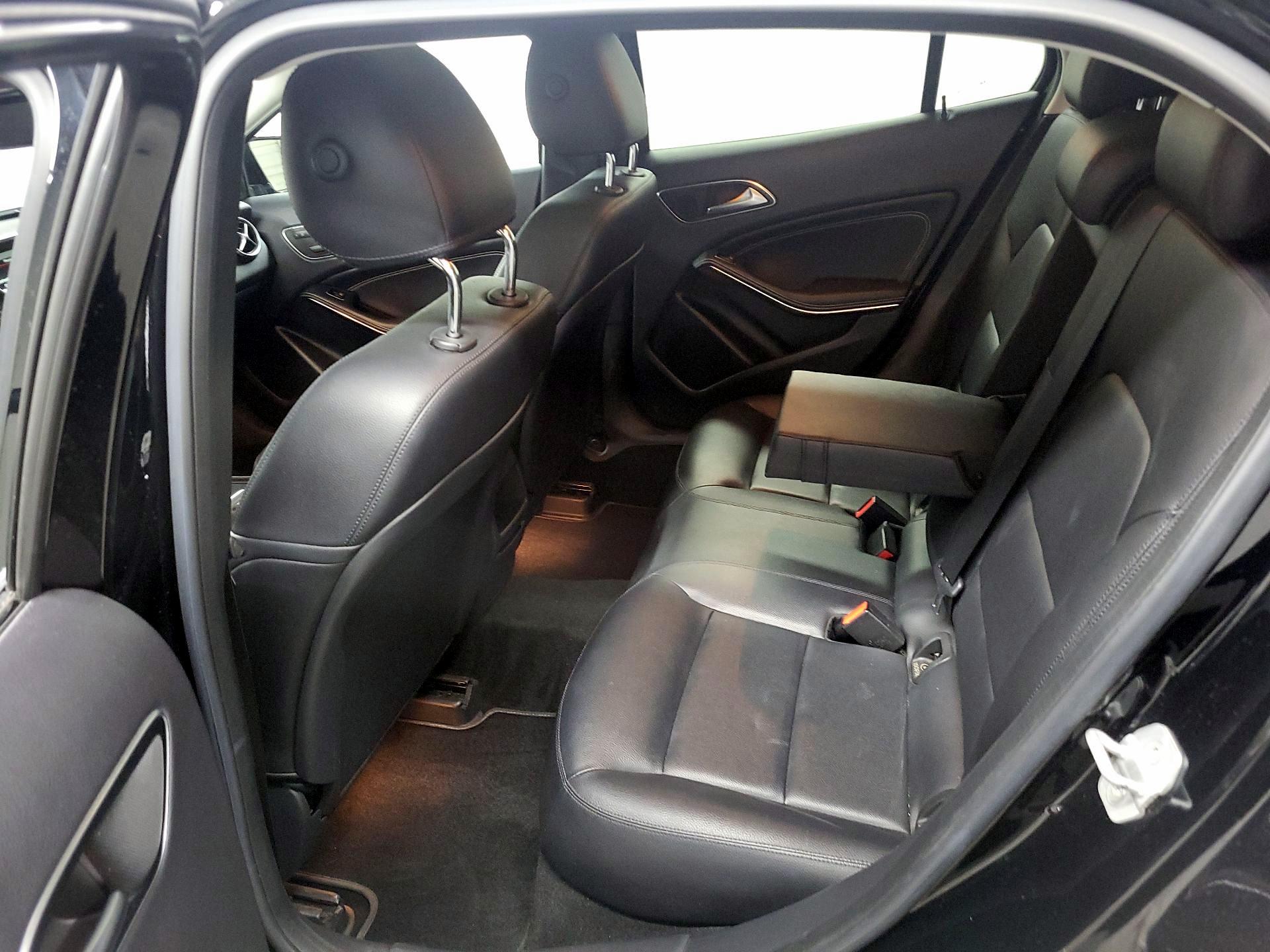 Thumbnail: 2015 Mercedes-Benz GLA - 18