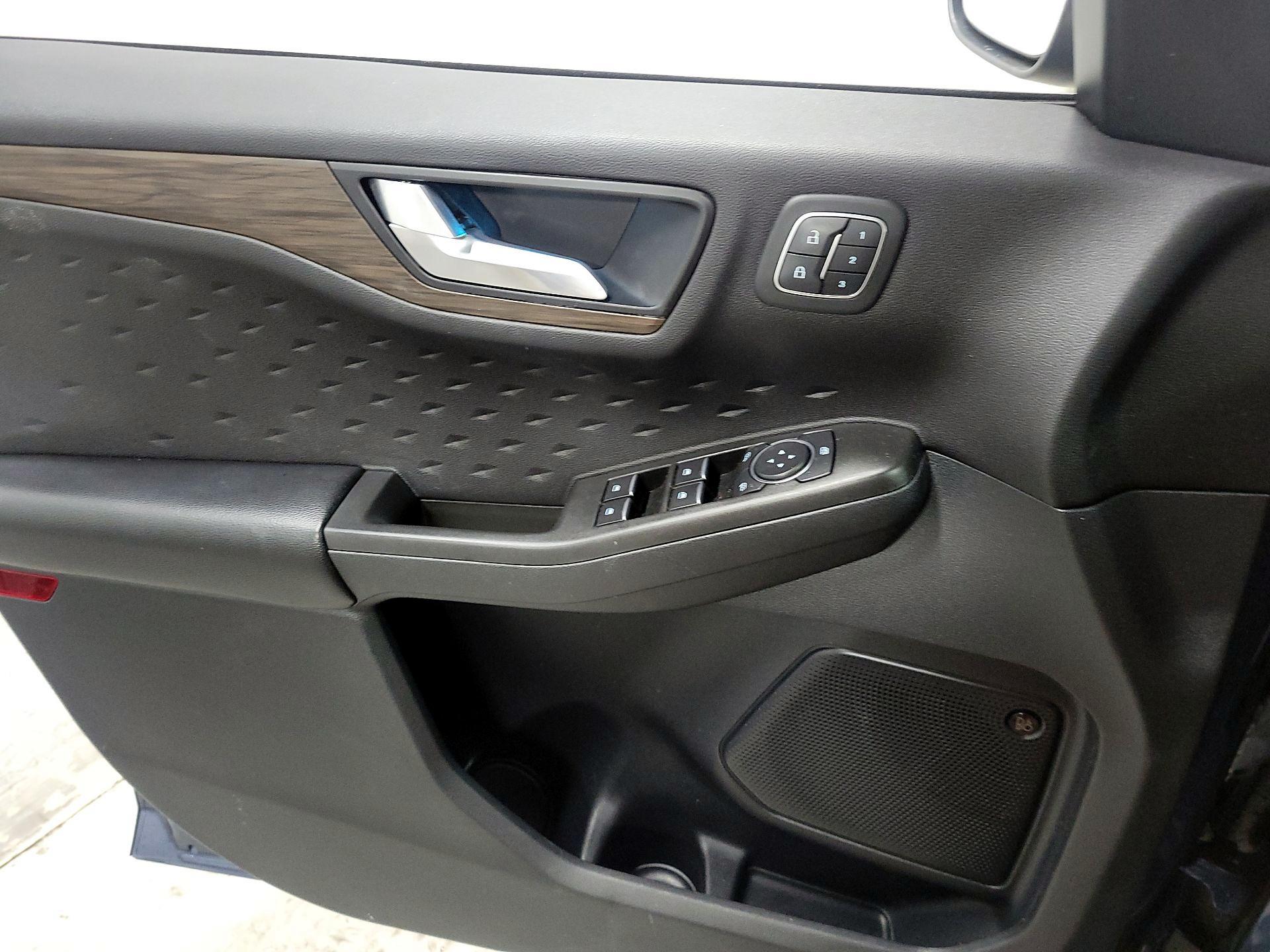 Thumbnail: 2020 Ford Escape - 12